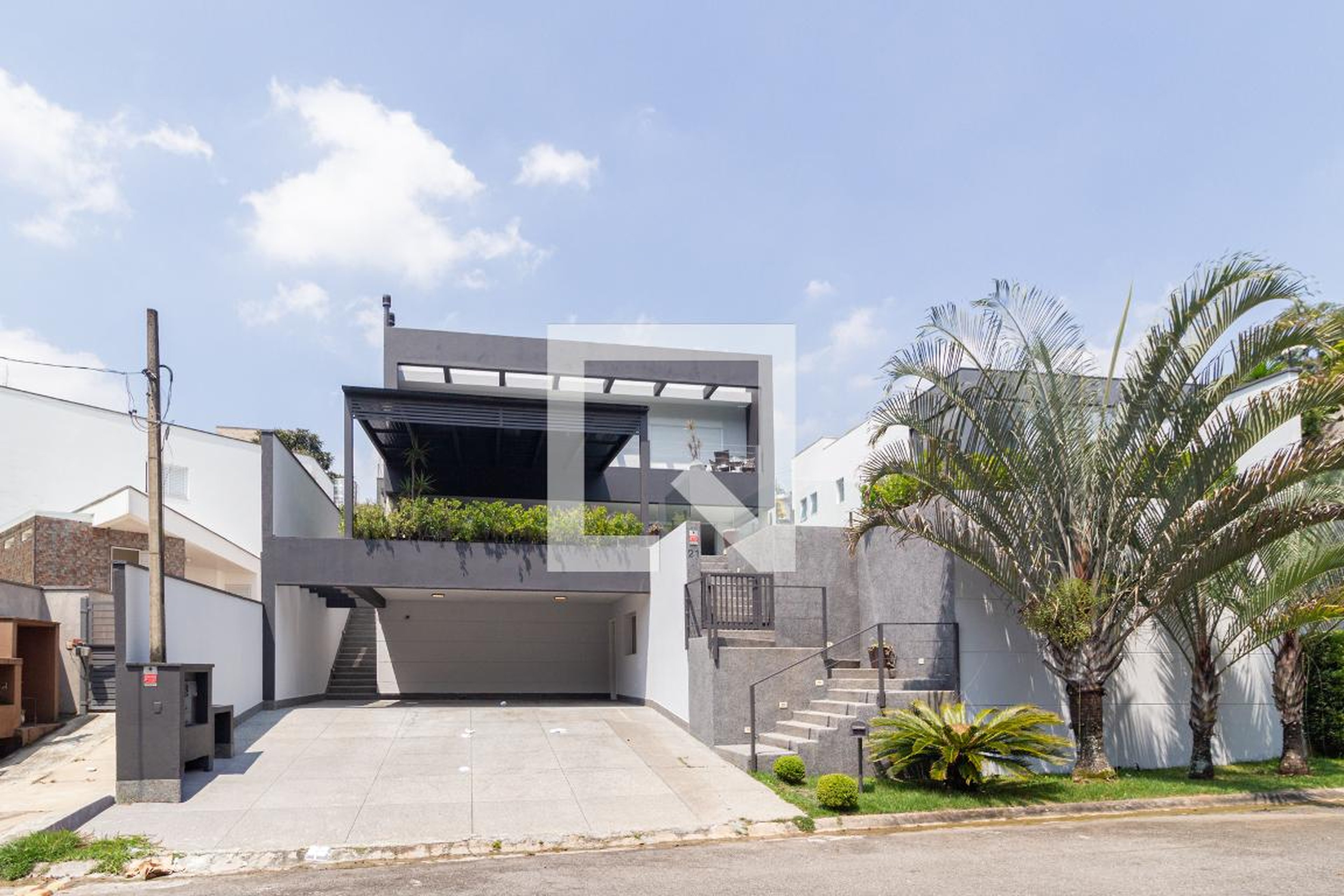 Fachada Condomínio em Estrada da Fazendinha, 6600