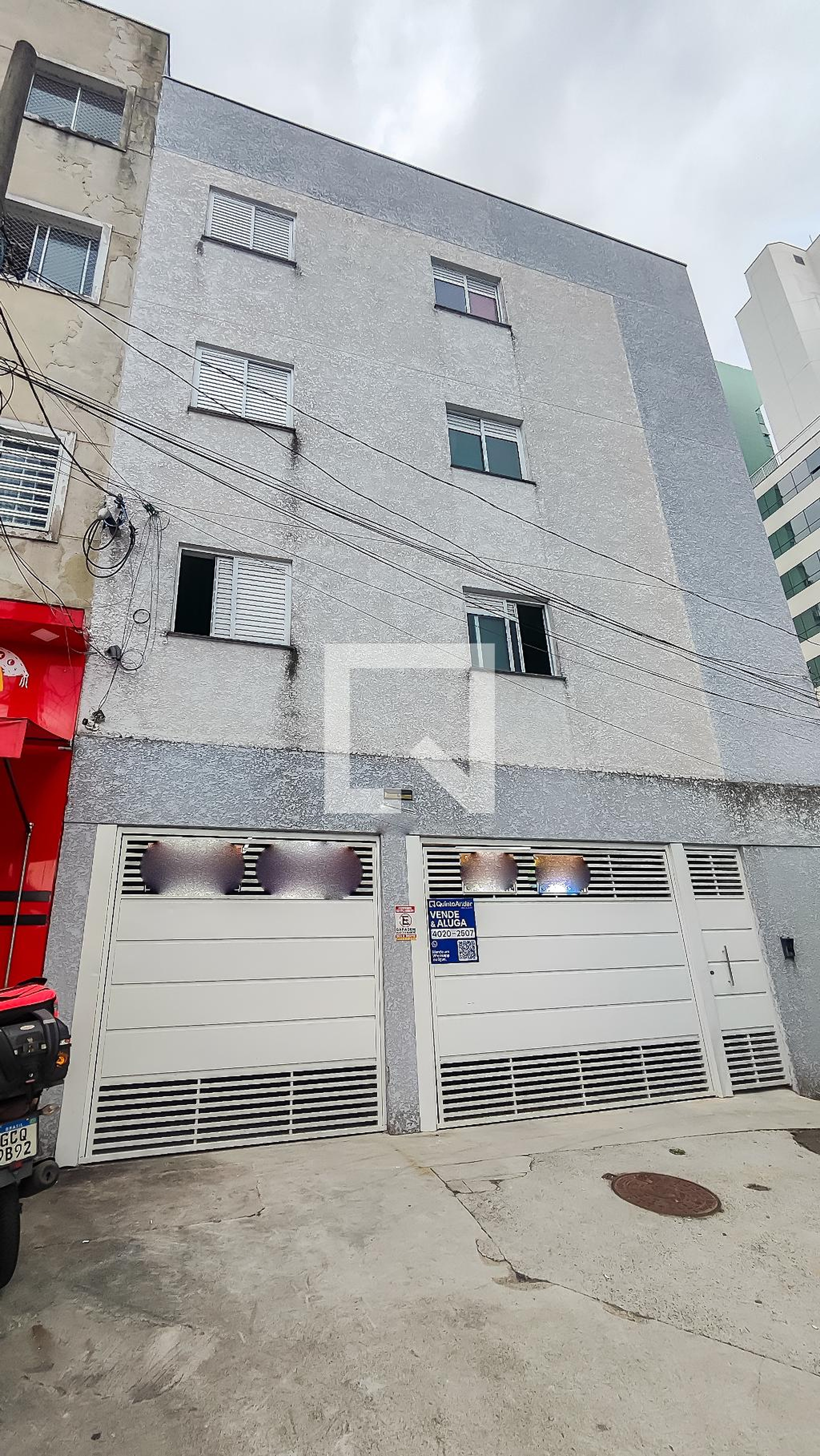 Fachada do Prédio Condomínio em Rua Barra Mansa, 302