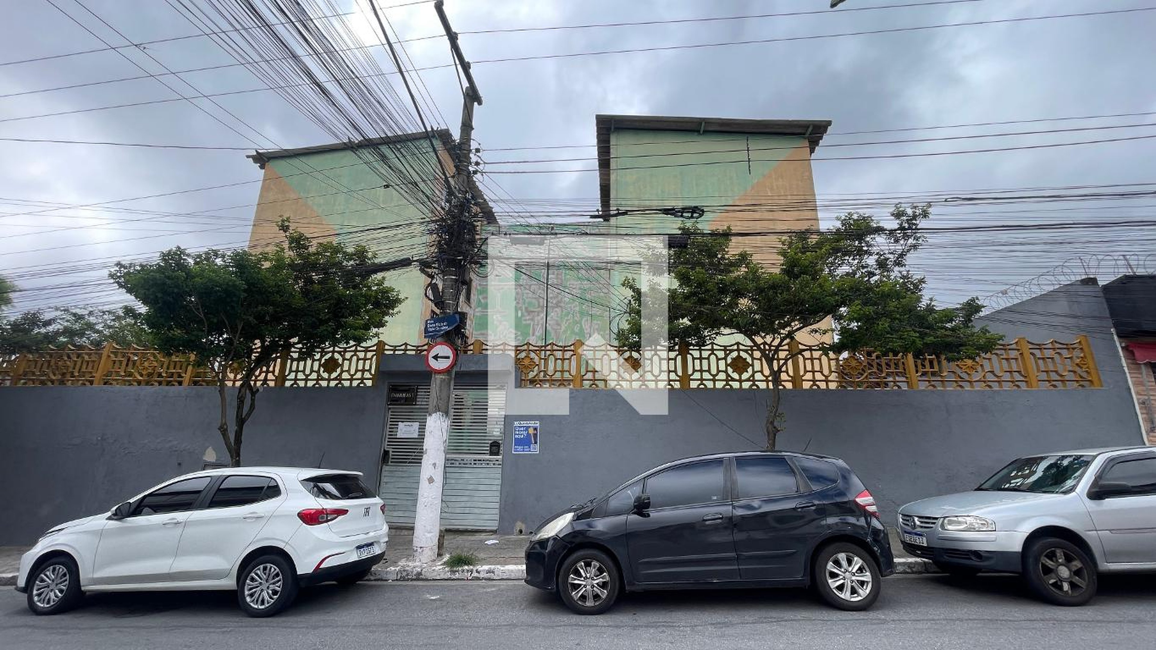 Fachada do Prédio Condomínio em Rua Dona Eloá do Valle Quadros, 667