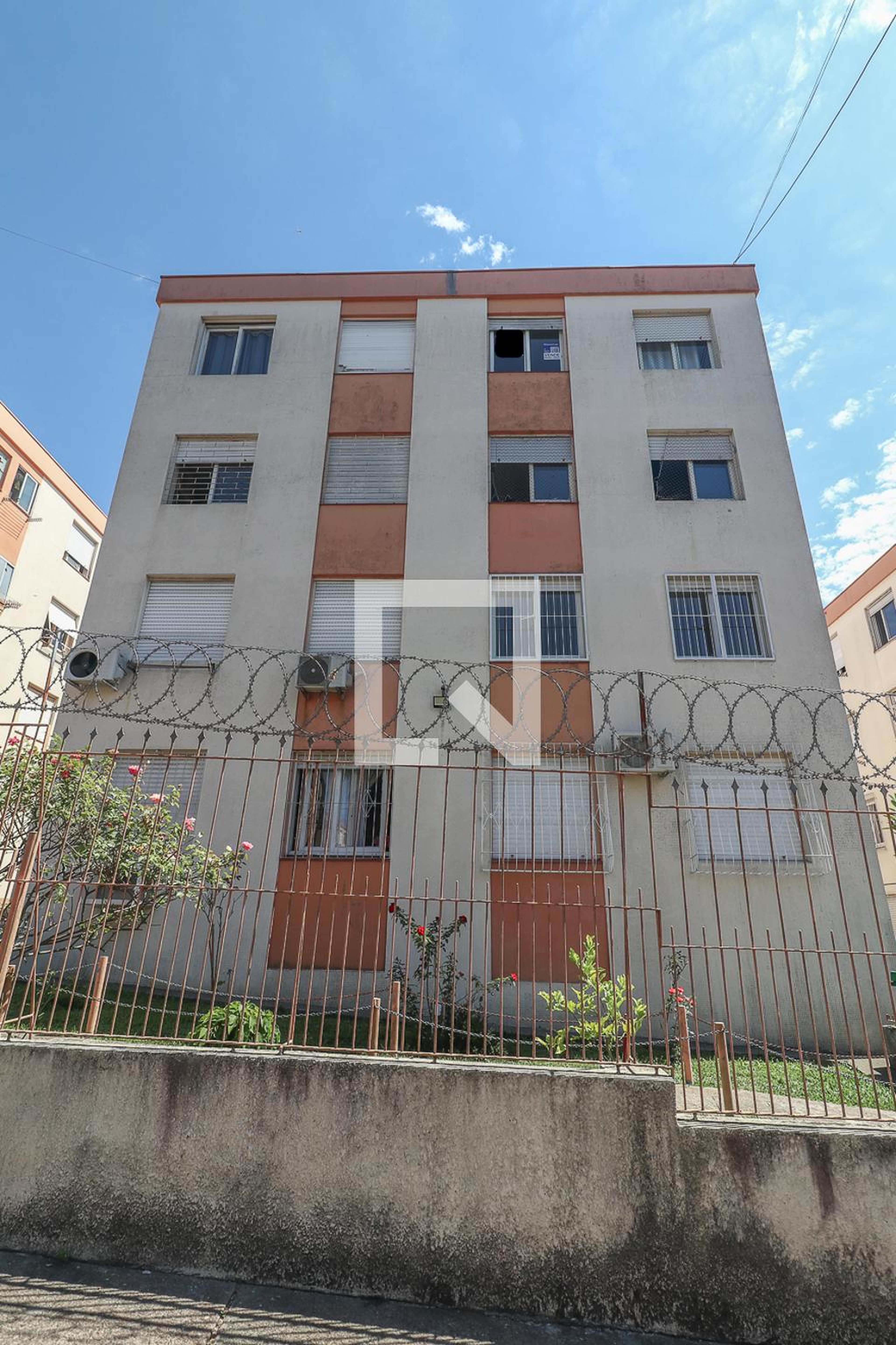 Fachada Condomínio em Rua Doutor Aron Menda, 80