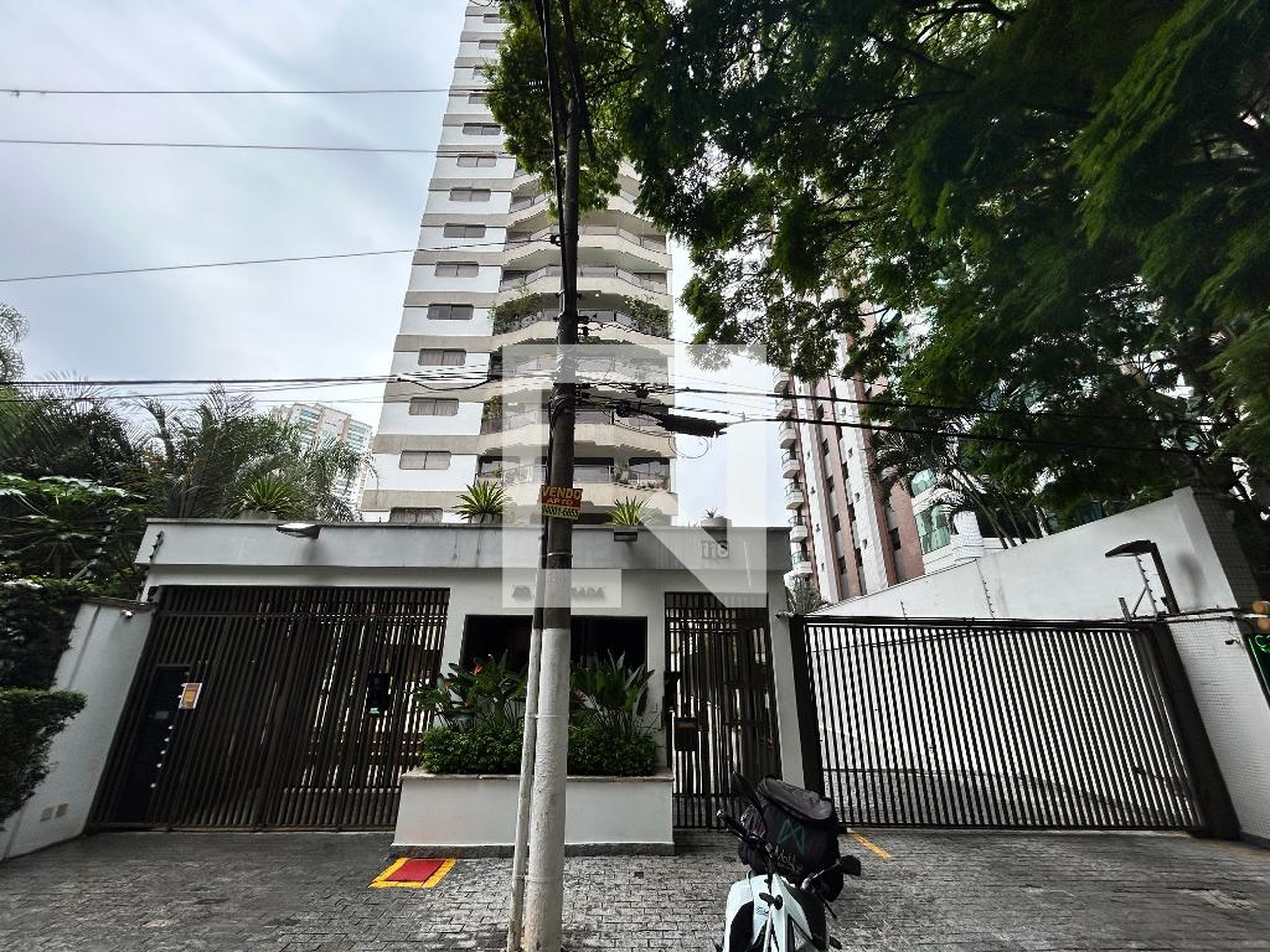 Fachada Condomínio em Praça Ituzaingó, 161