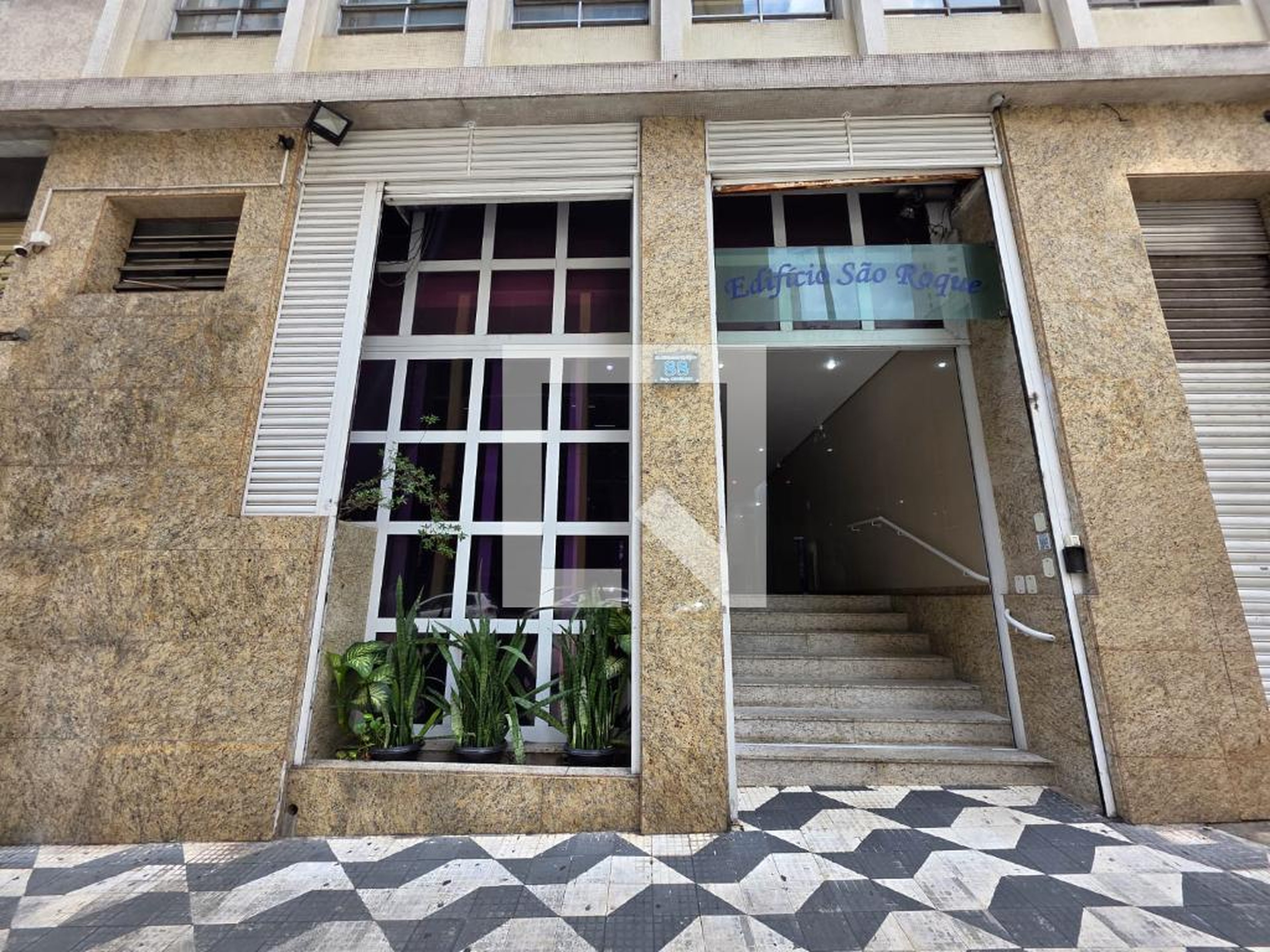 Fachada Condomínio em Rua Doutor Bitencourt Rodrigues, 88