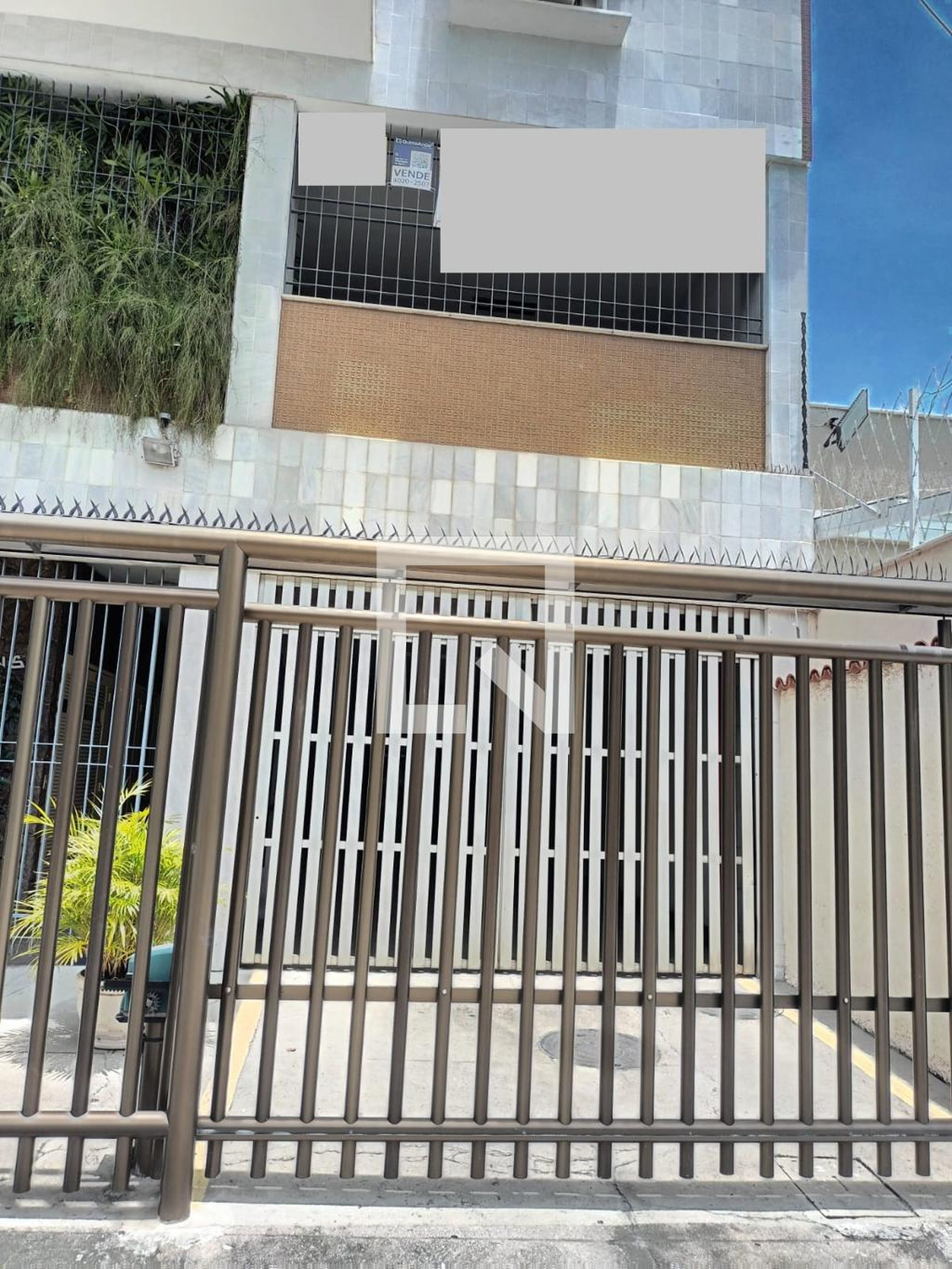 Fachada Condomínio em Rua Vilela Tavares, 104