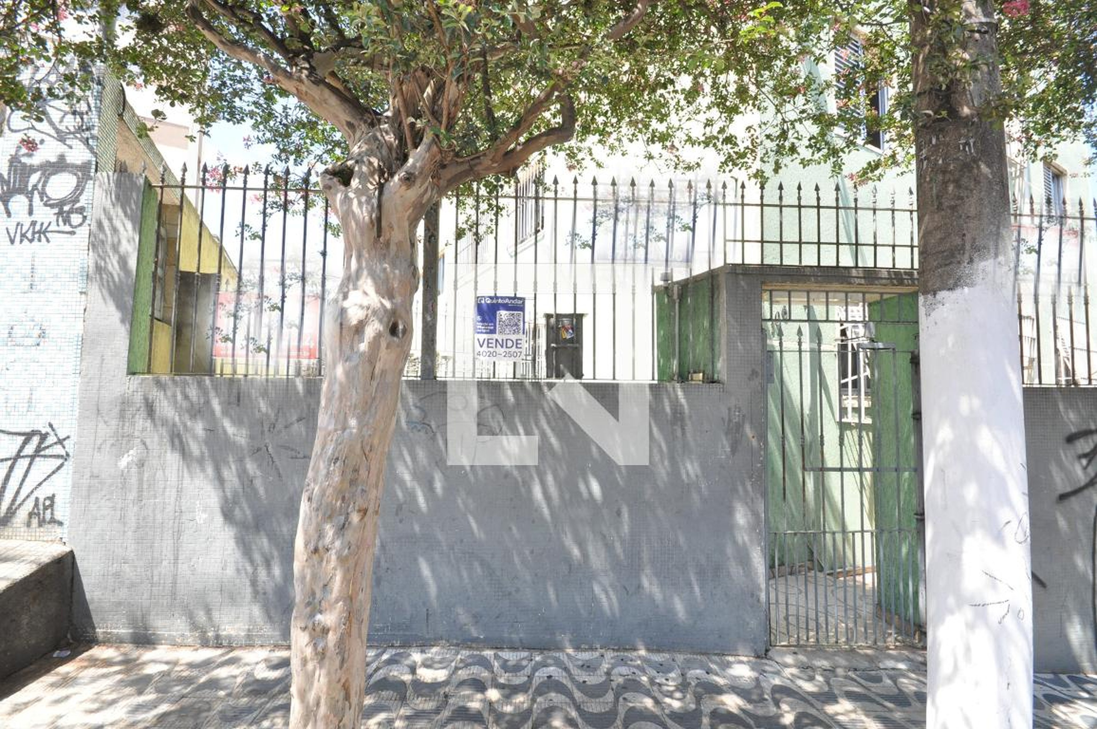 Fachada Condomínio em Rua Luciano Broinizzi, 106