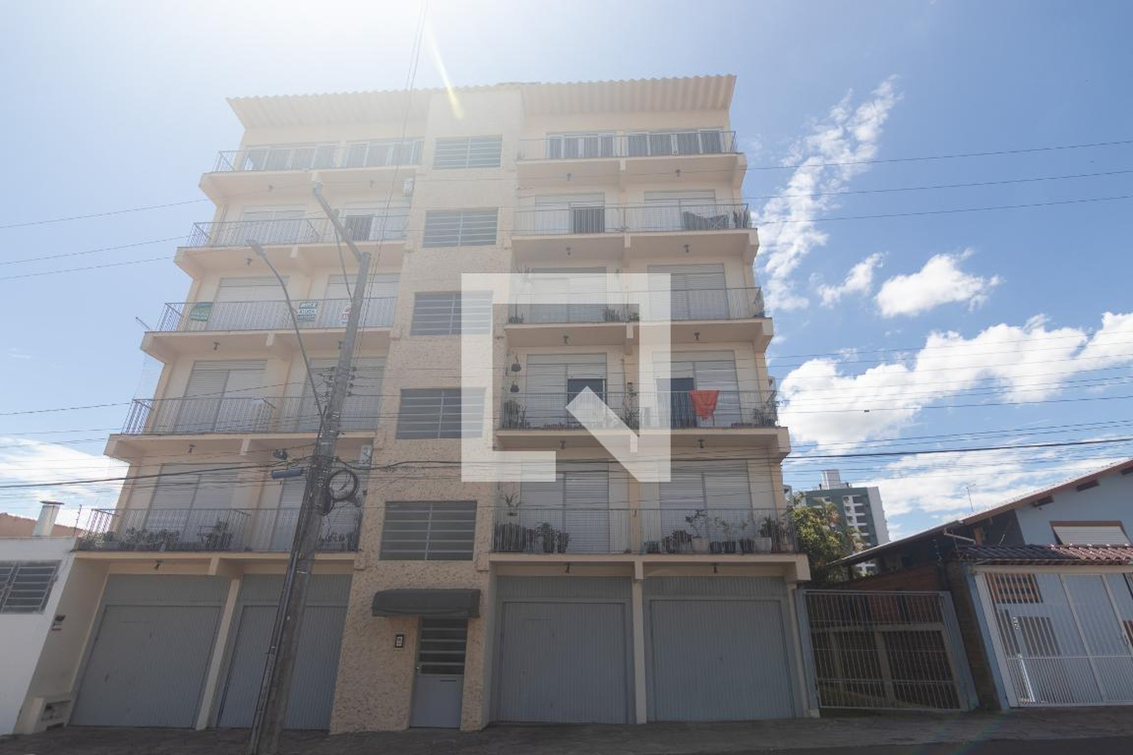 Fachada Condomínio em Rua Jahu, 36