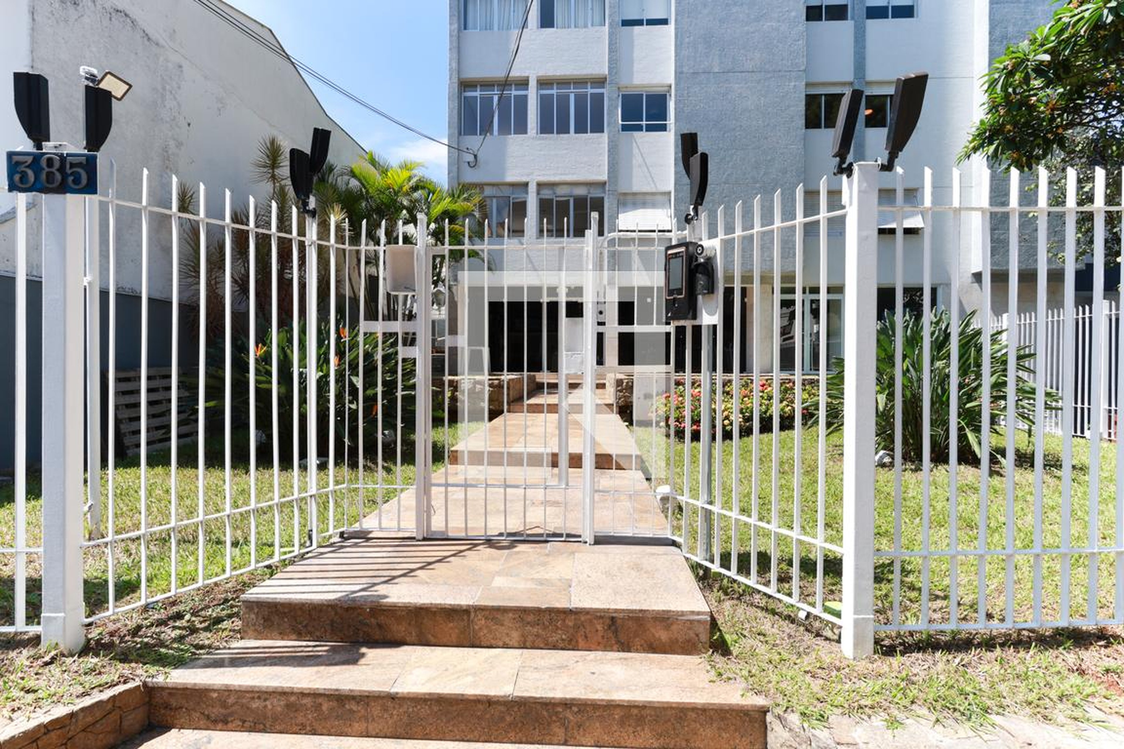 Fachada do condomínio Edifício Elisabete