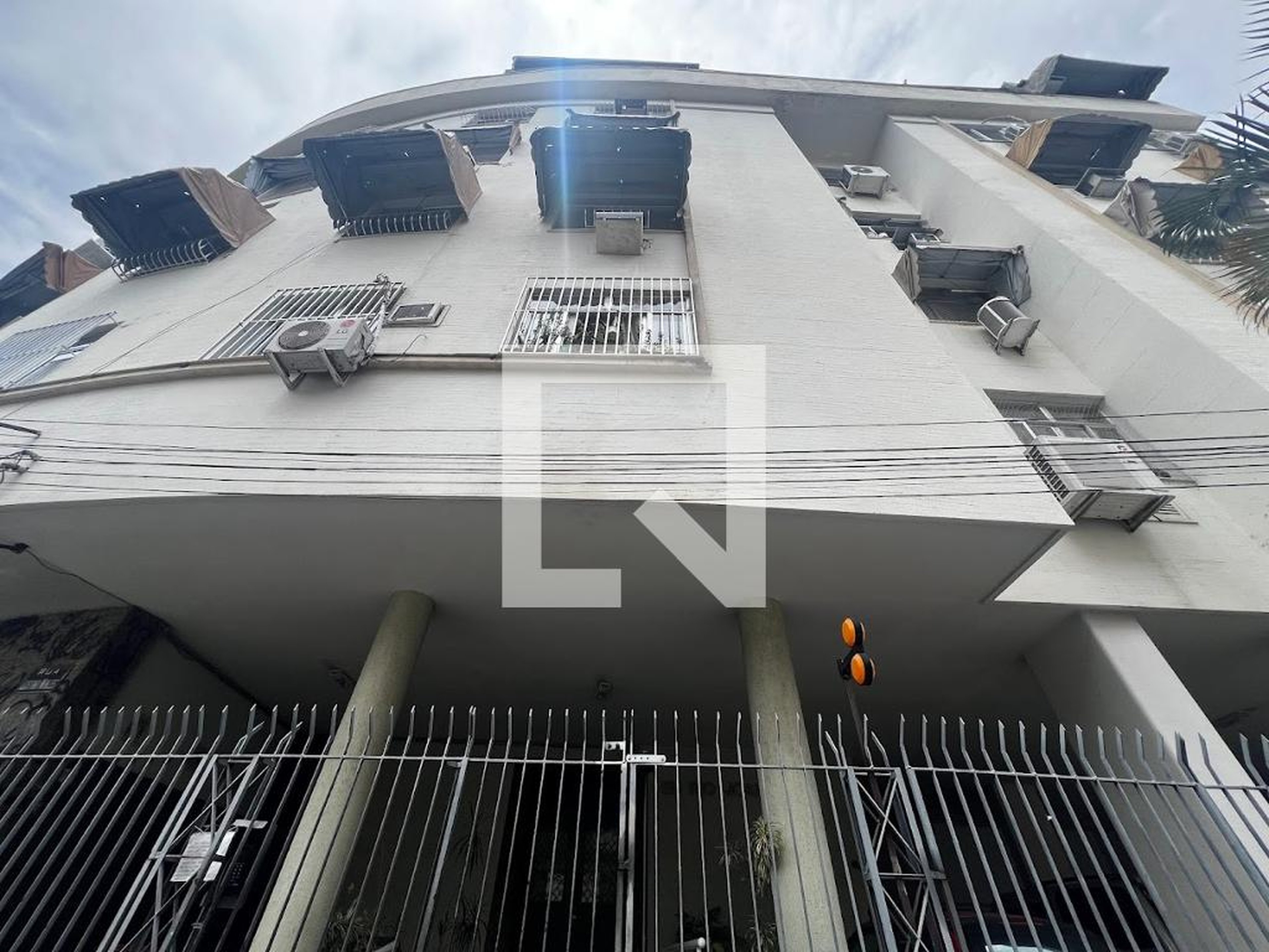 Fachada Condomínio em Rua Maxwell, 245