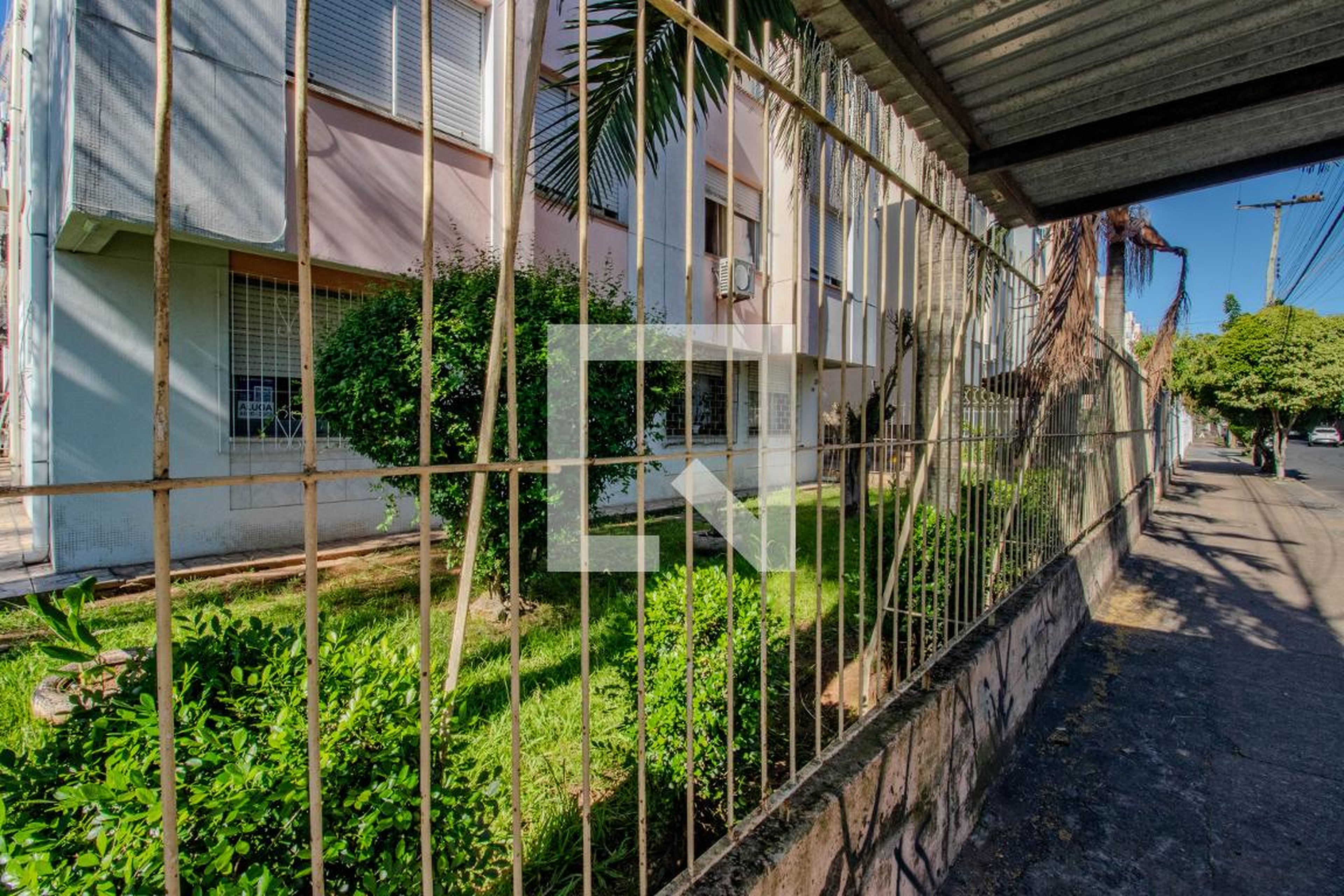 Fachada Condomínio em Rua Carlos Estevão, 353