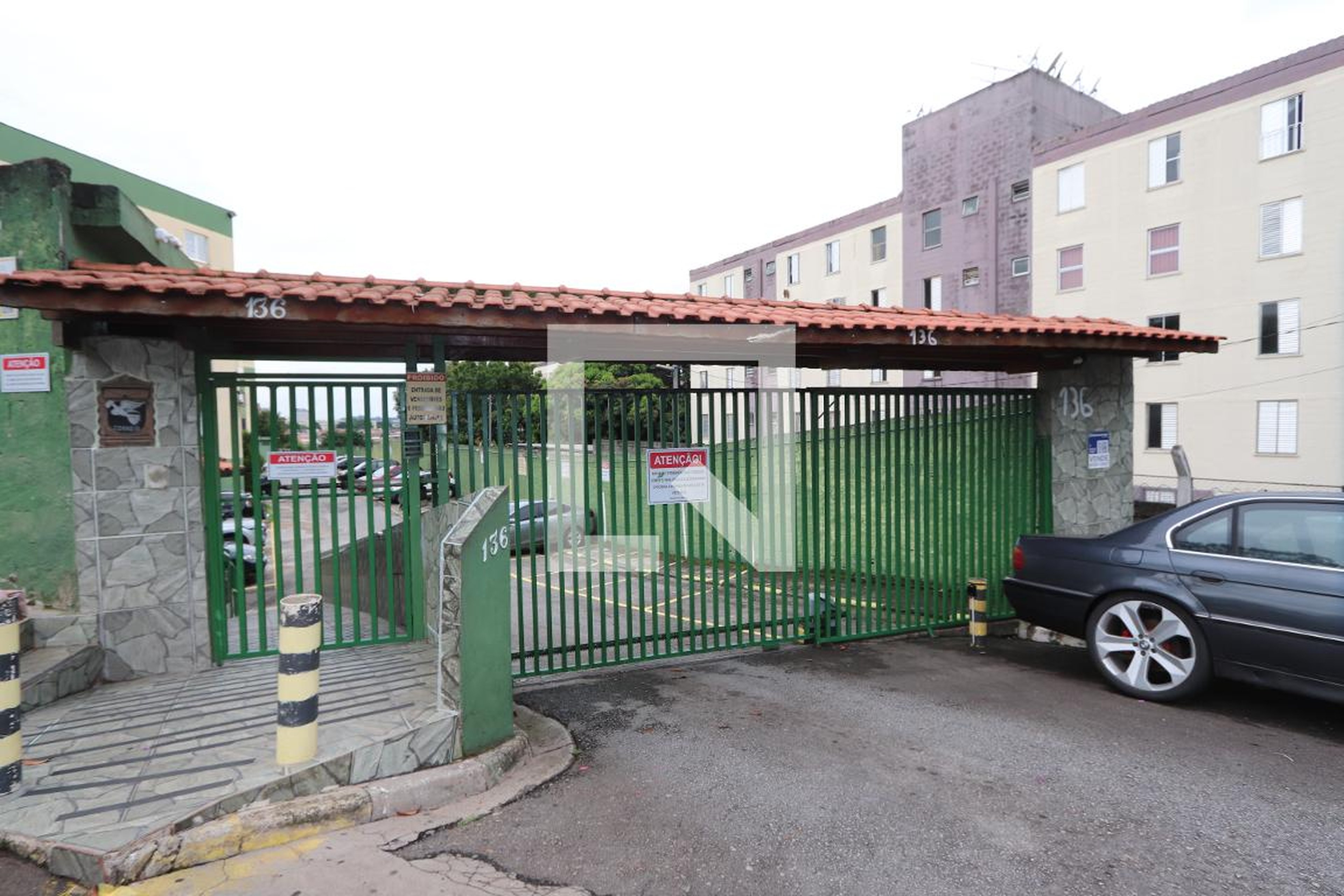 Fachada Residencial Adolfo Celi