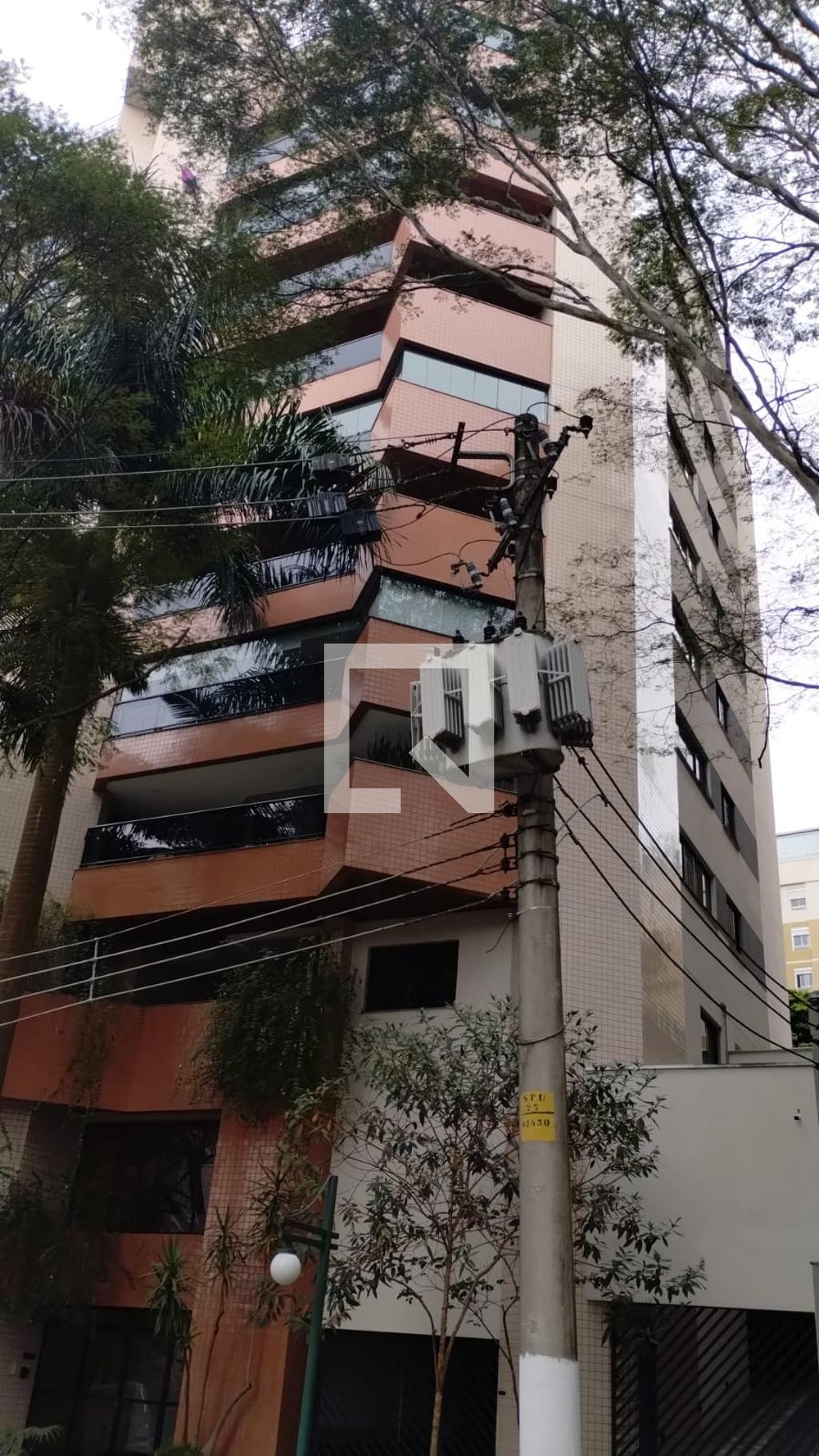 Fachada Condomínio em Rua Professor Alexandre Correia, 561