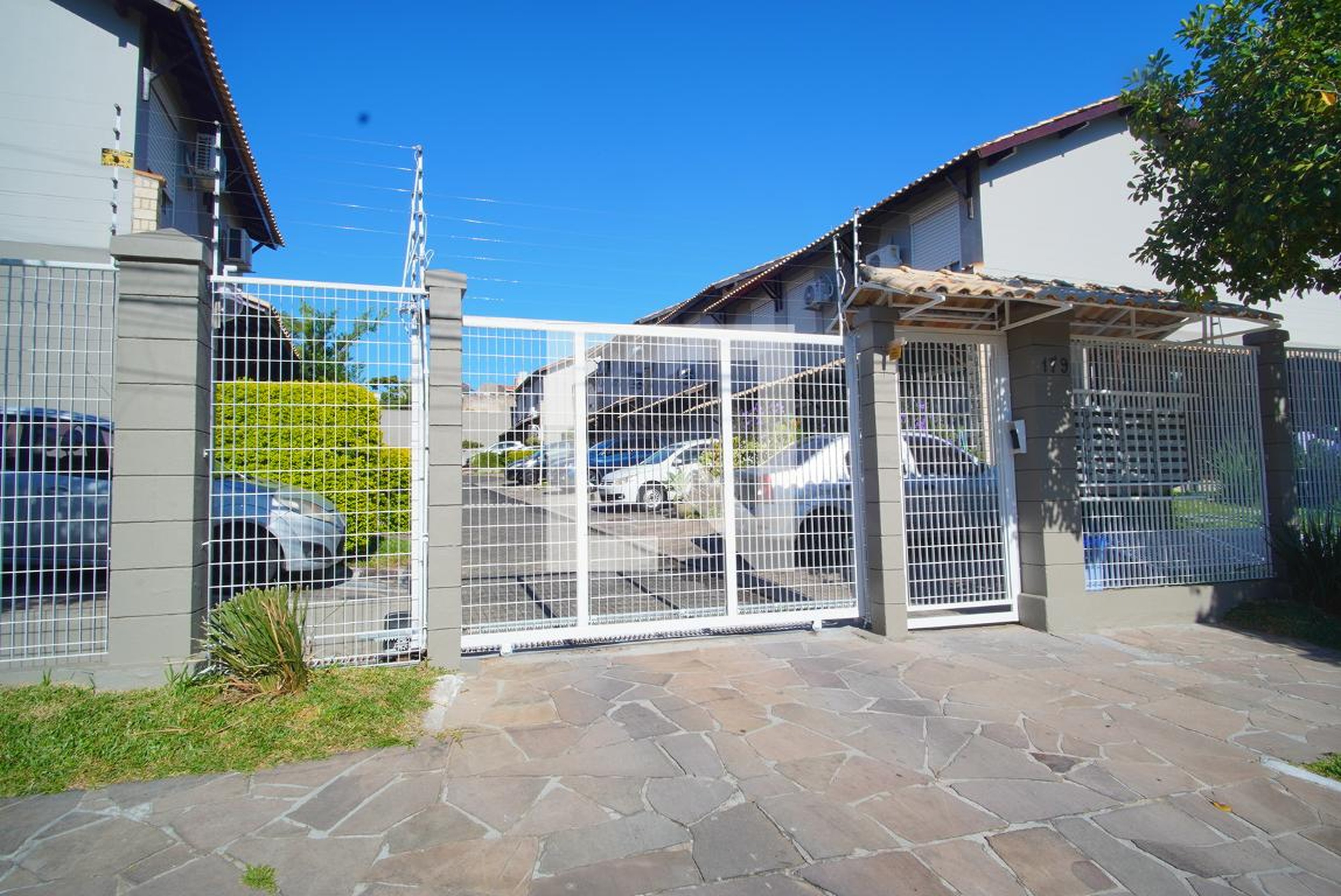 Fachada do Condomínio Condomínio San Marino I