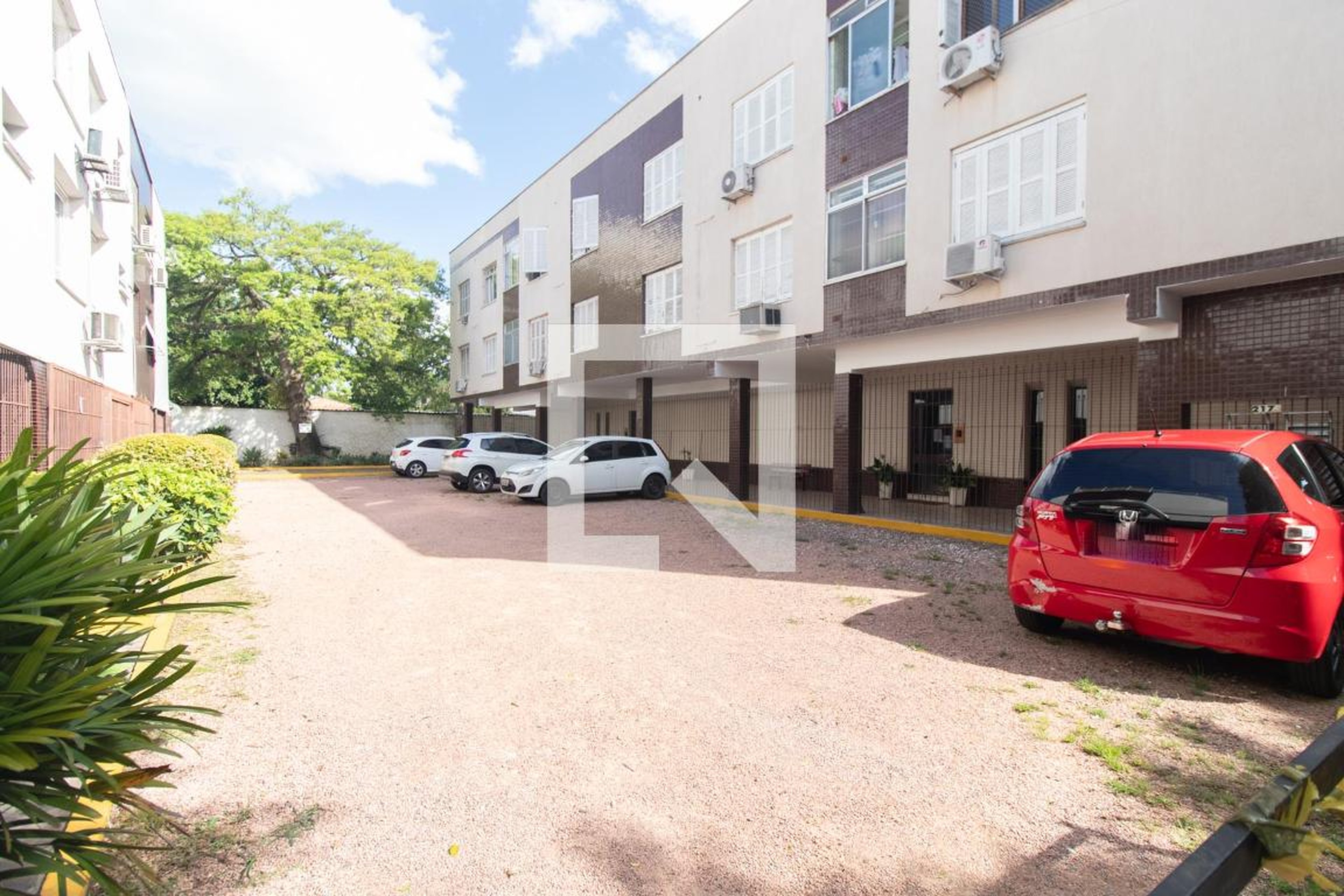 Fachada Condomínio em Rua Domingos Crescêncio, 279