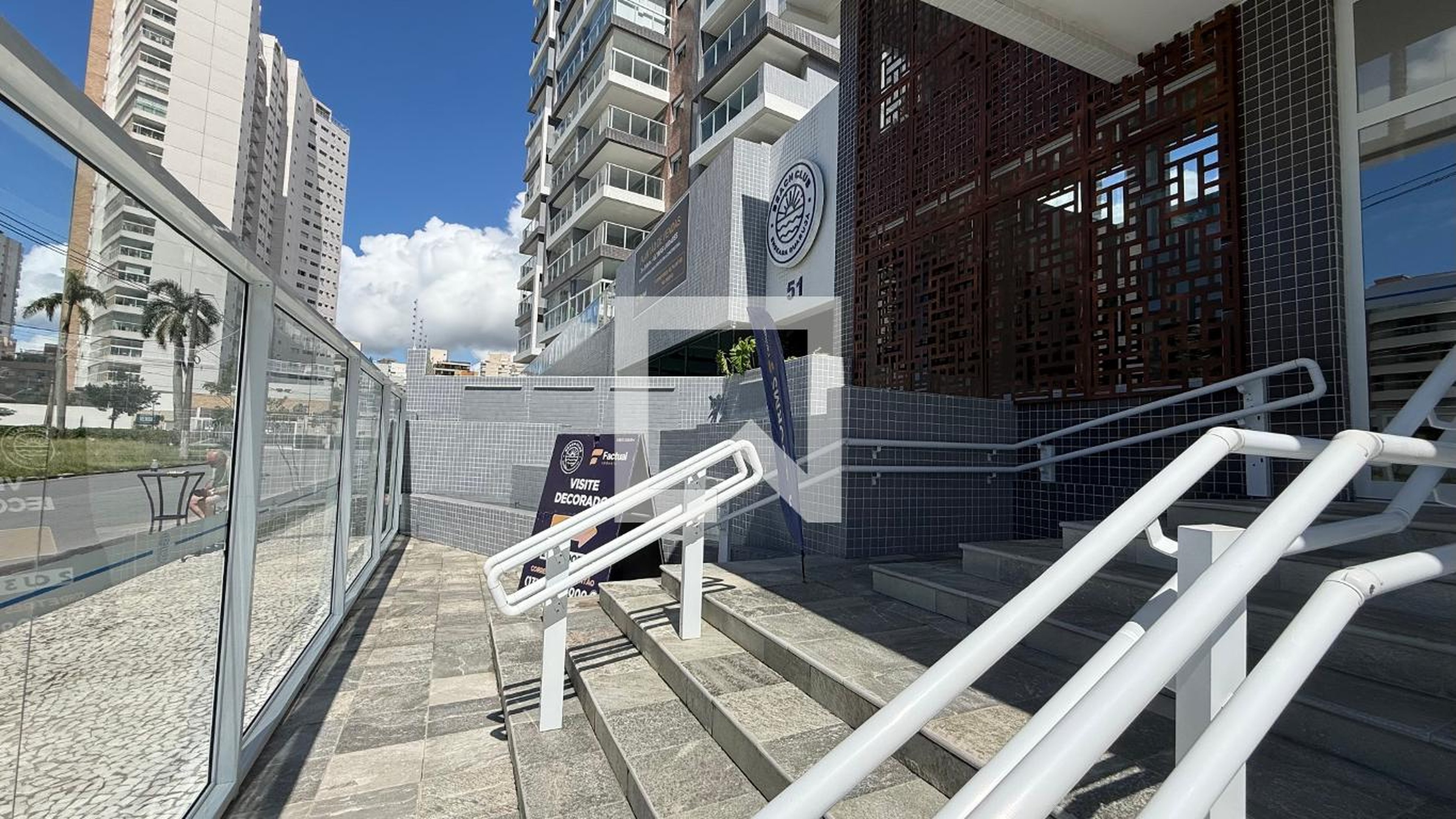 Fachada Condomínio em Avenida Salim Farah Maluf, 51