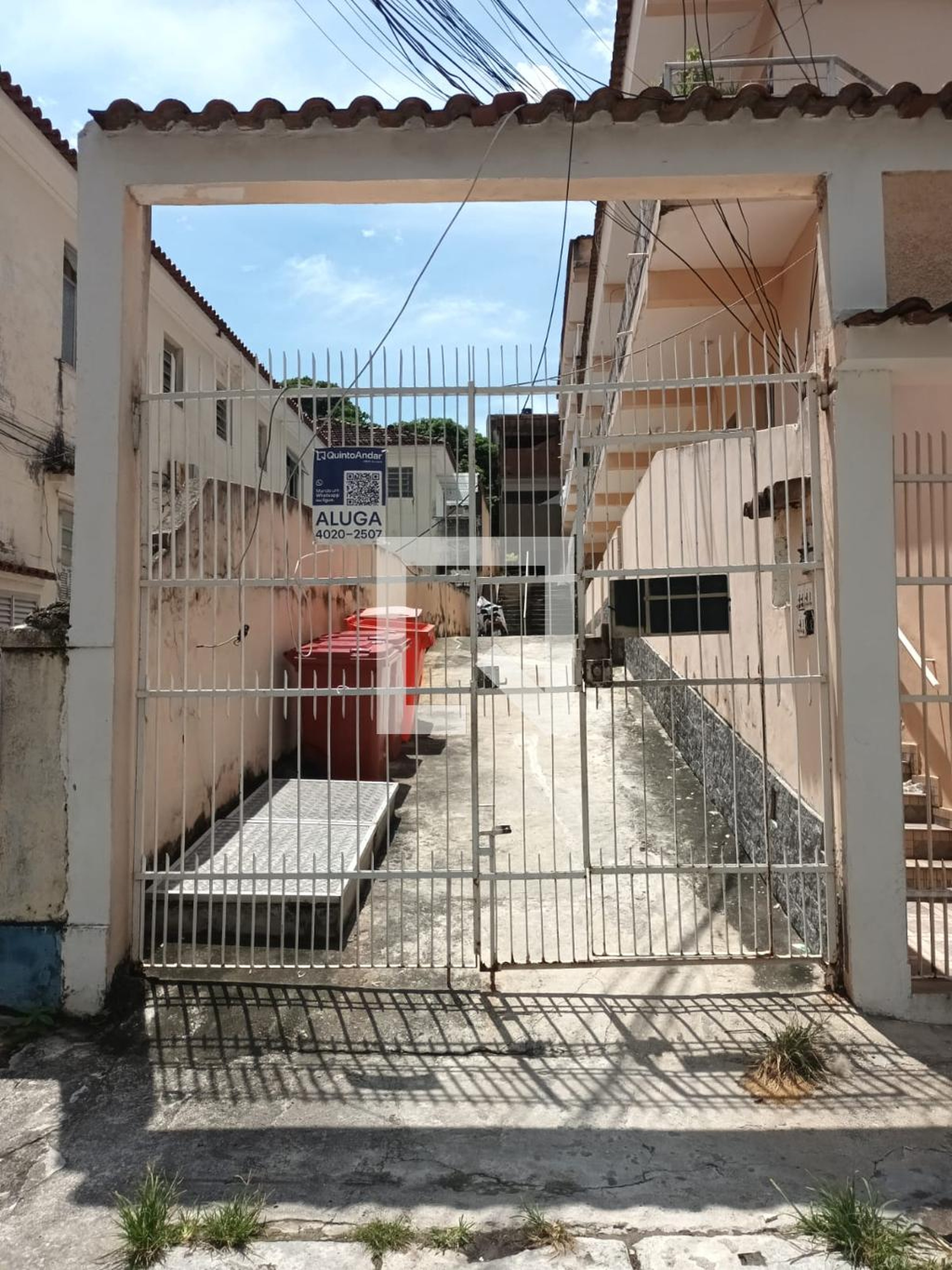 Fachada Condomínio em Rua Eulina Ribeiro, 497