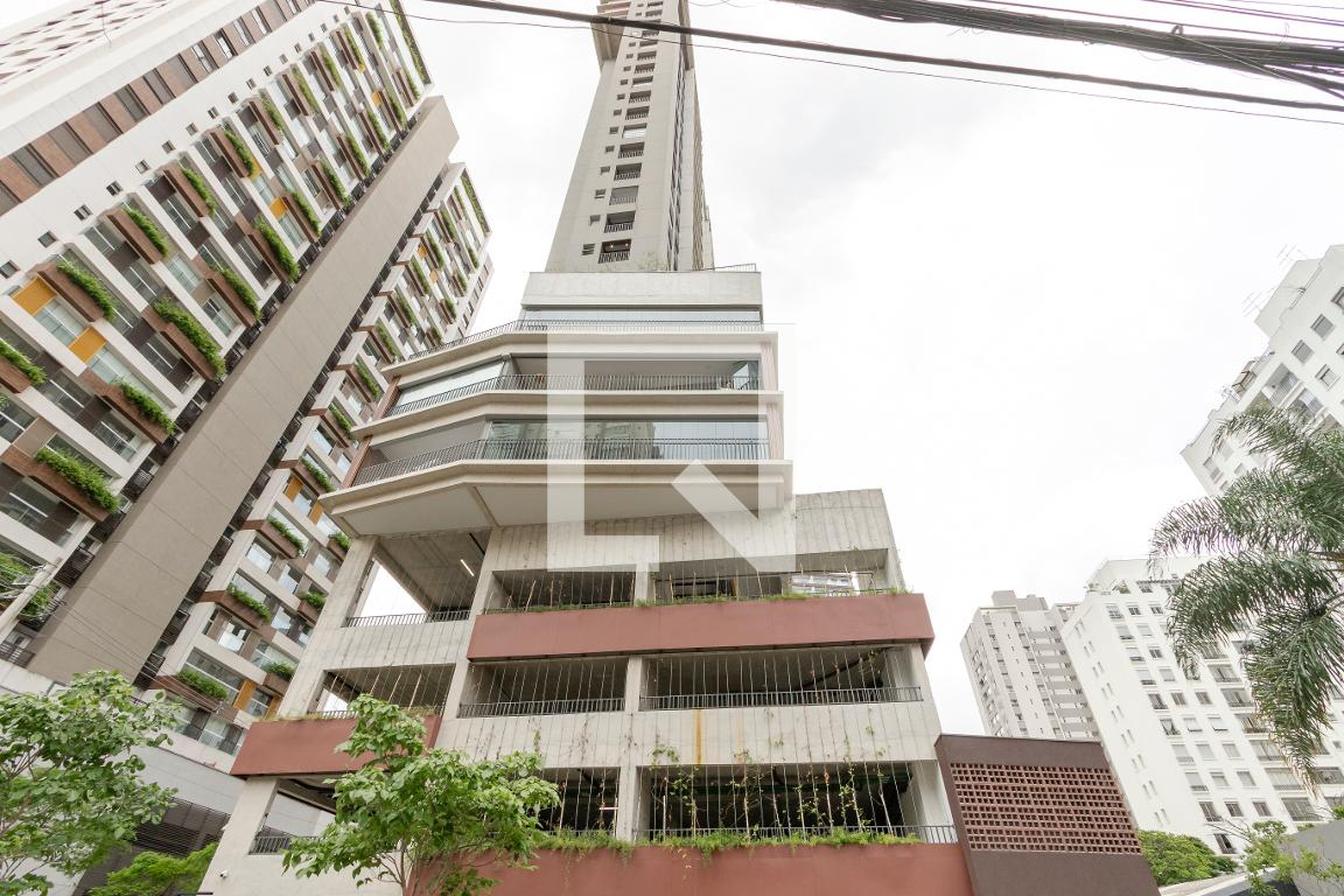 Fachada Condomínio La Casa Pássaros e Flores