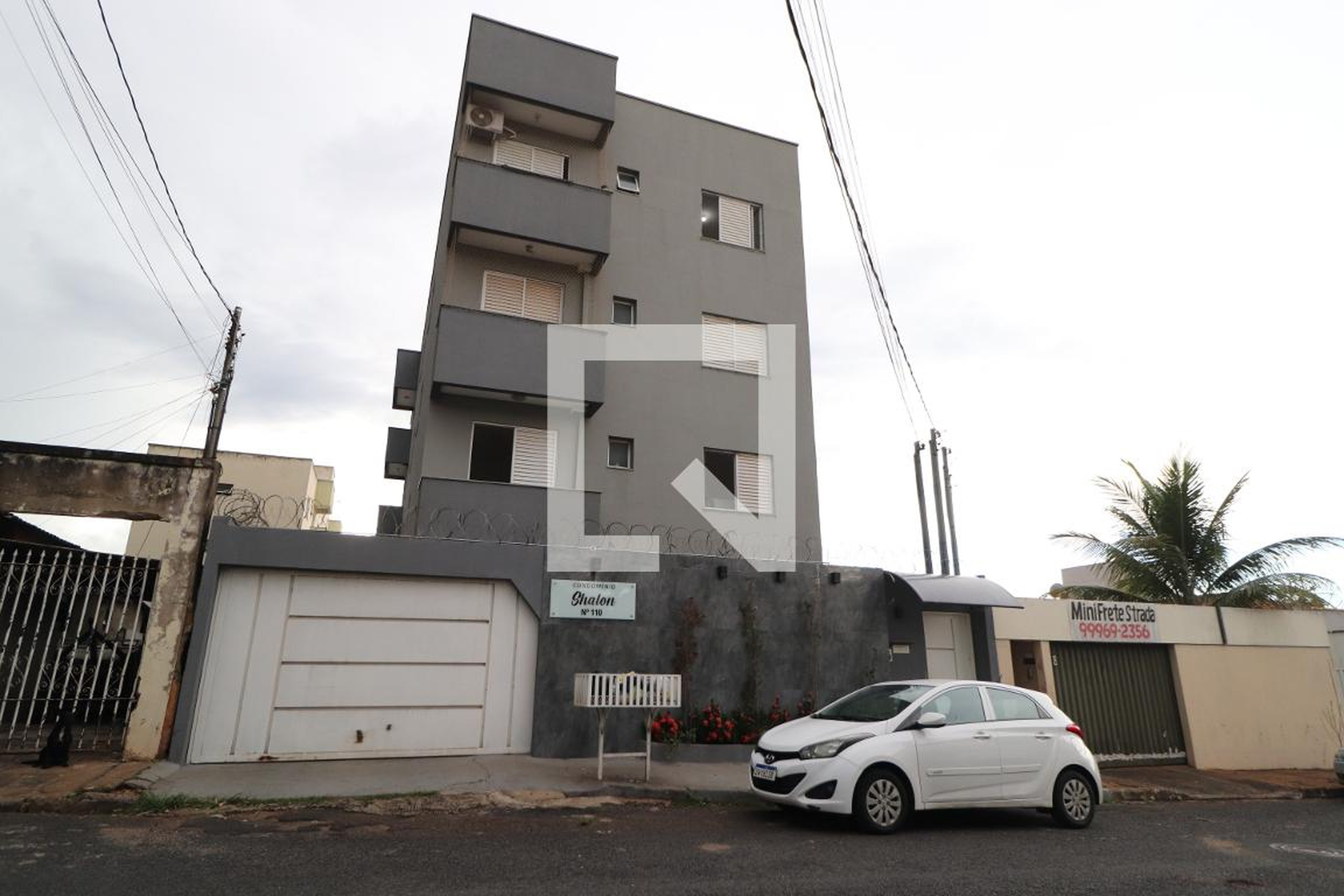 Fachada Condomínio em Rua Péricles Viêira da Mota, 110