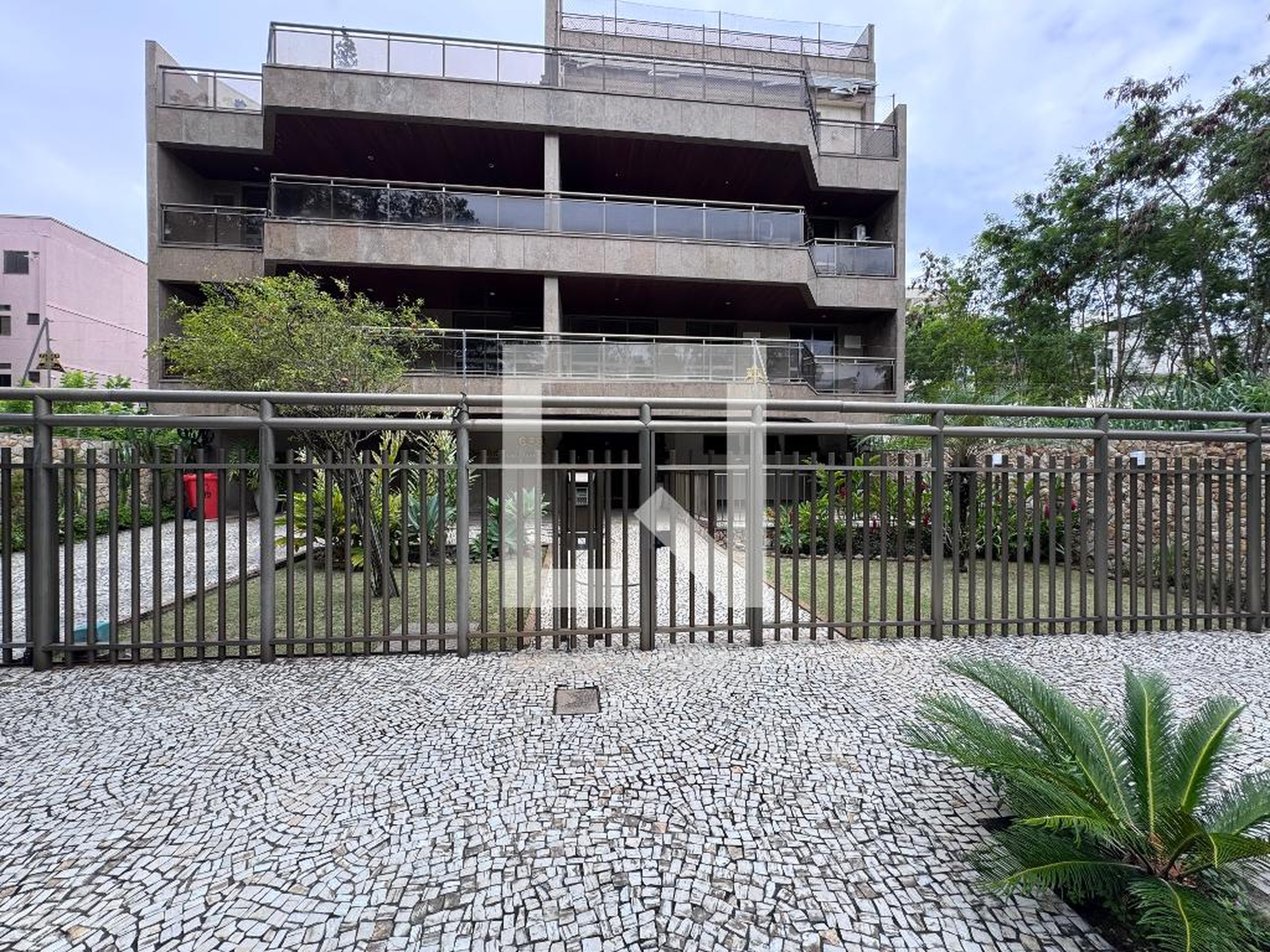 Fachada Condomínio em Rua Professor Hermes Lima, 638