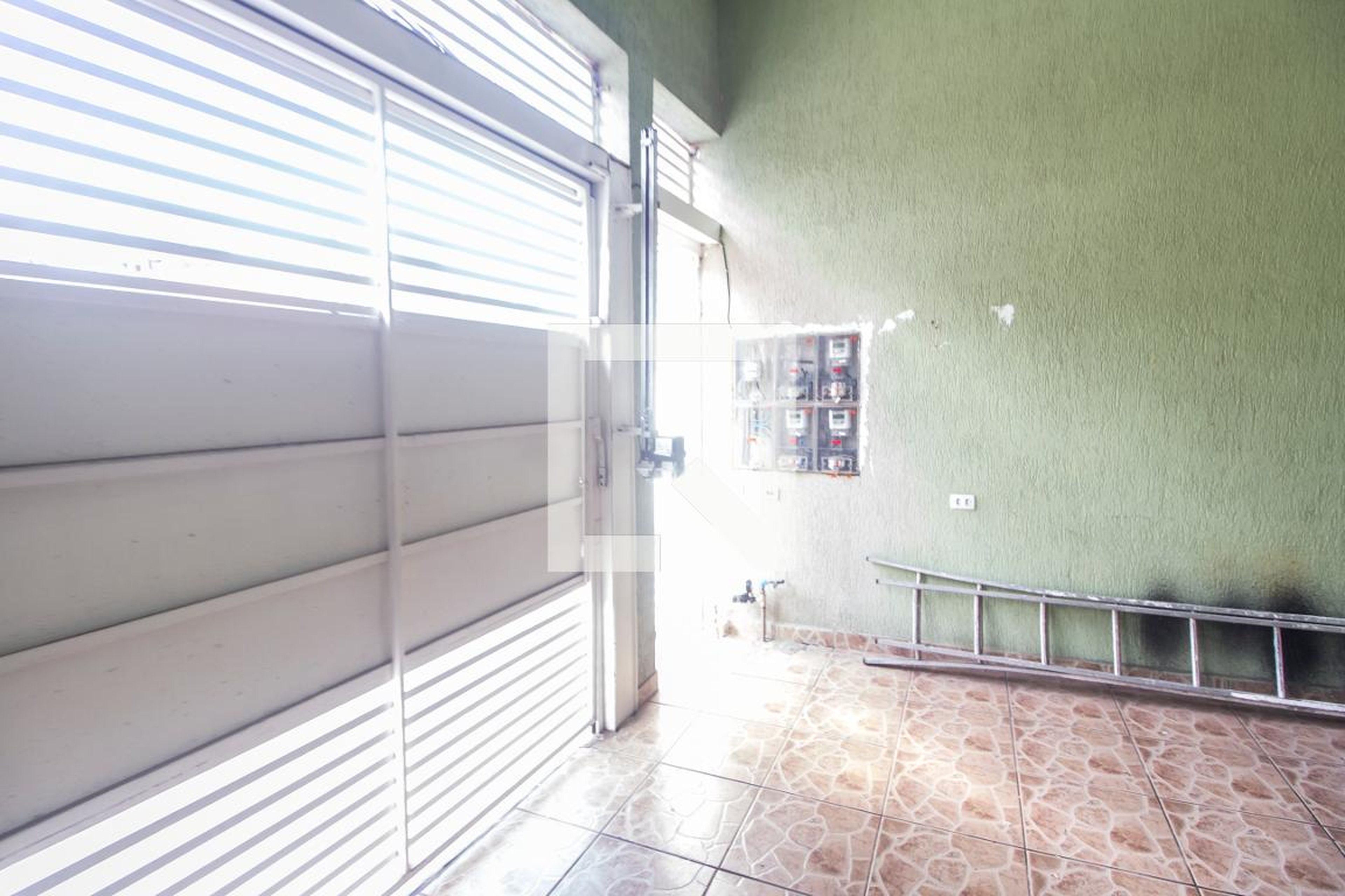 Entrada Condomínio em Caminho Cândido Mota, 313