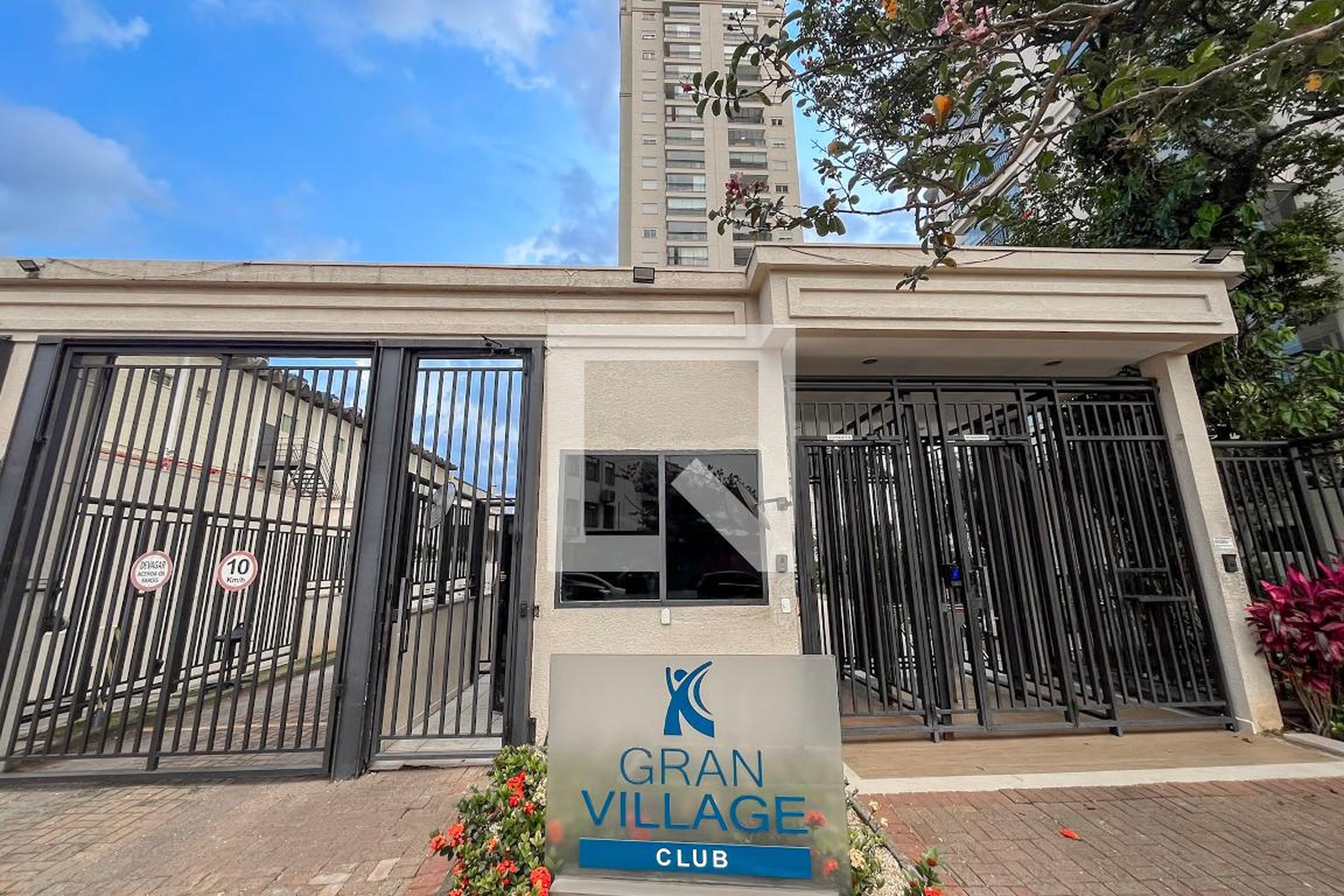 Fachada Condomínio Gran Village Club