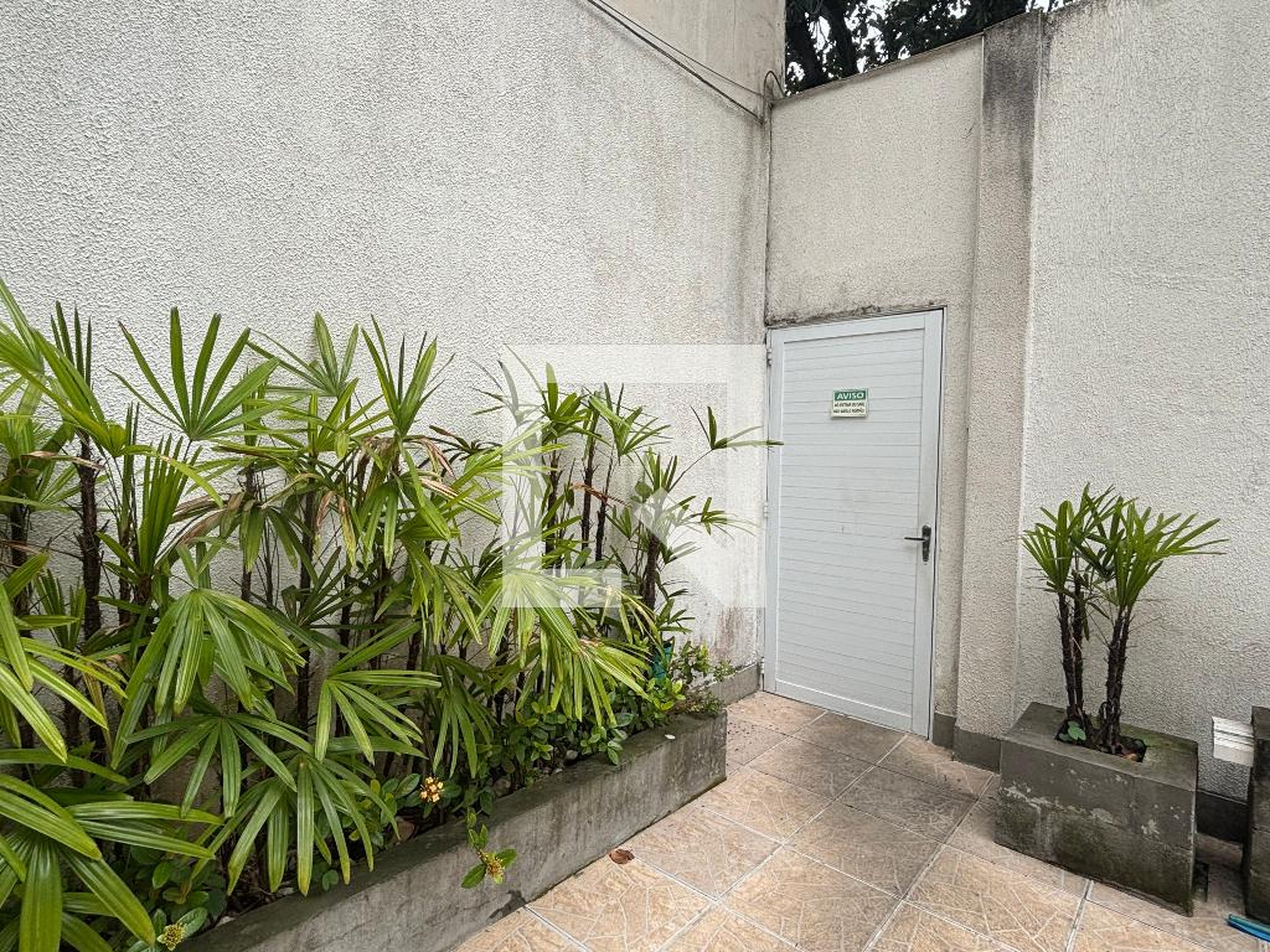 Entrada - Edifício dos Lírios