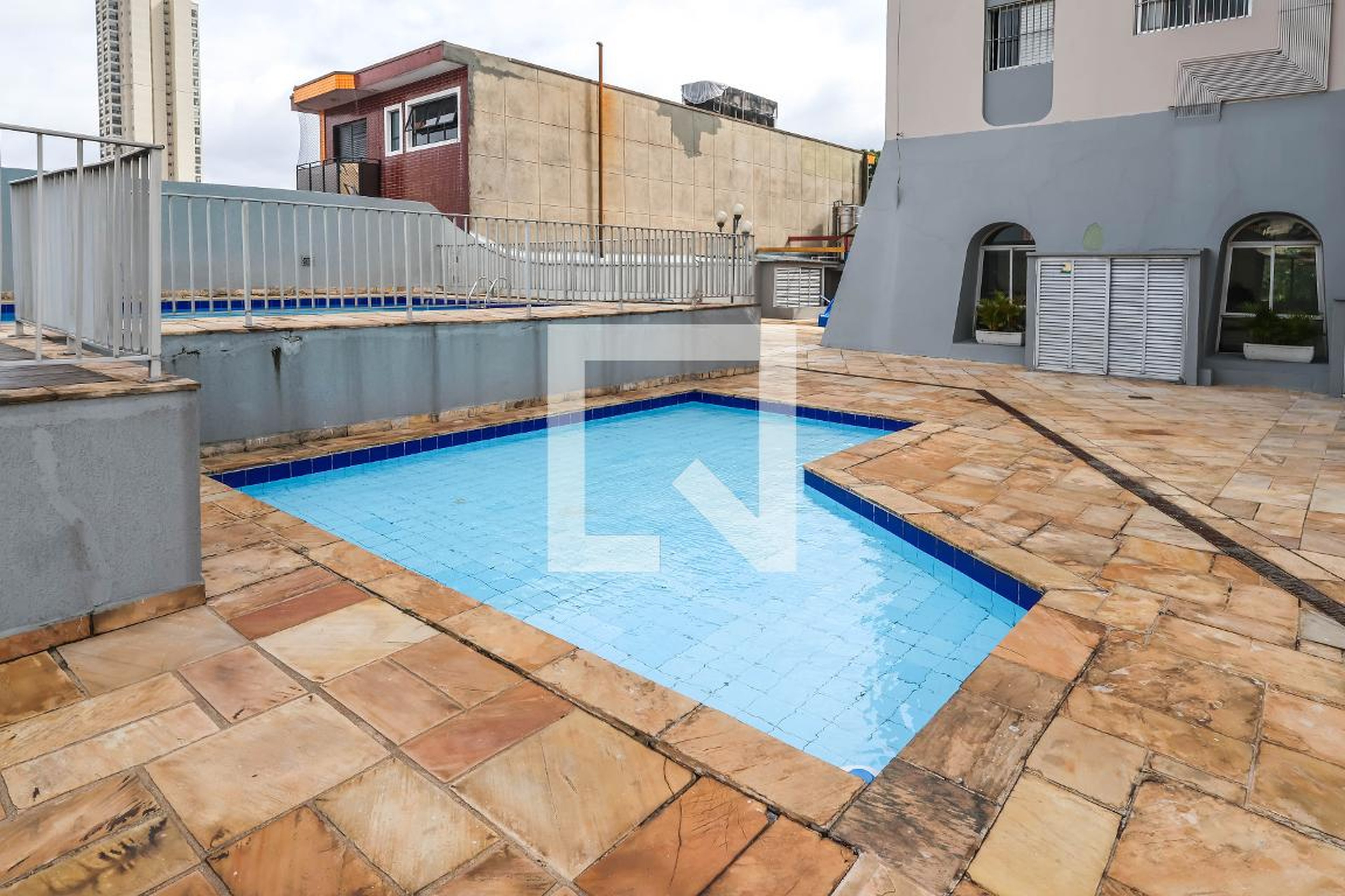 Piscina - Edifício Pierre Auguste Renoi