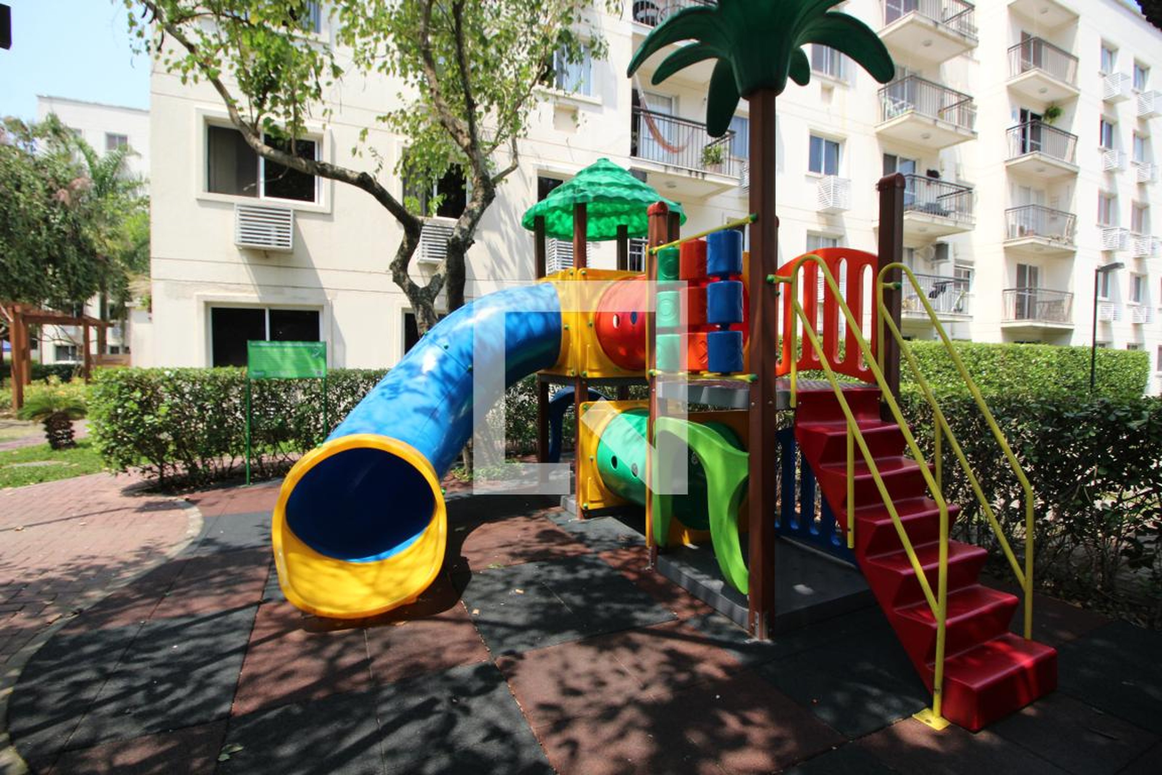Playground - Floris Bosque Residencial
