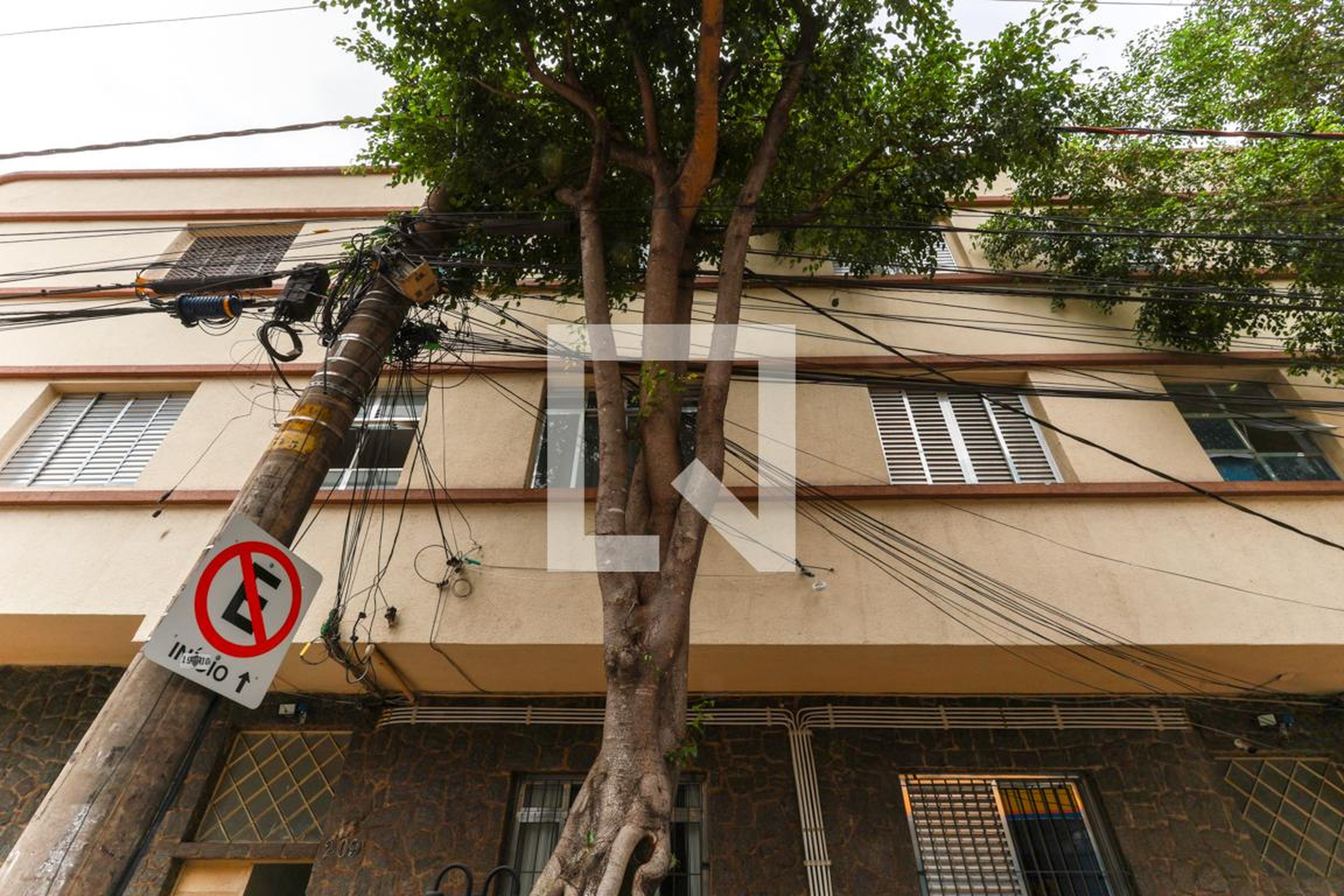 Fachada do prédio Condomínio em Rua Outeiro da Cruz, 209