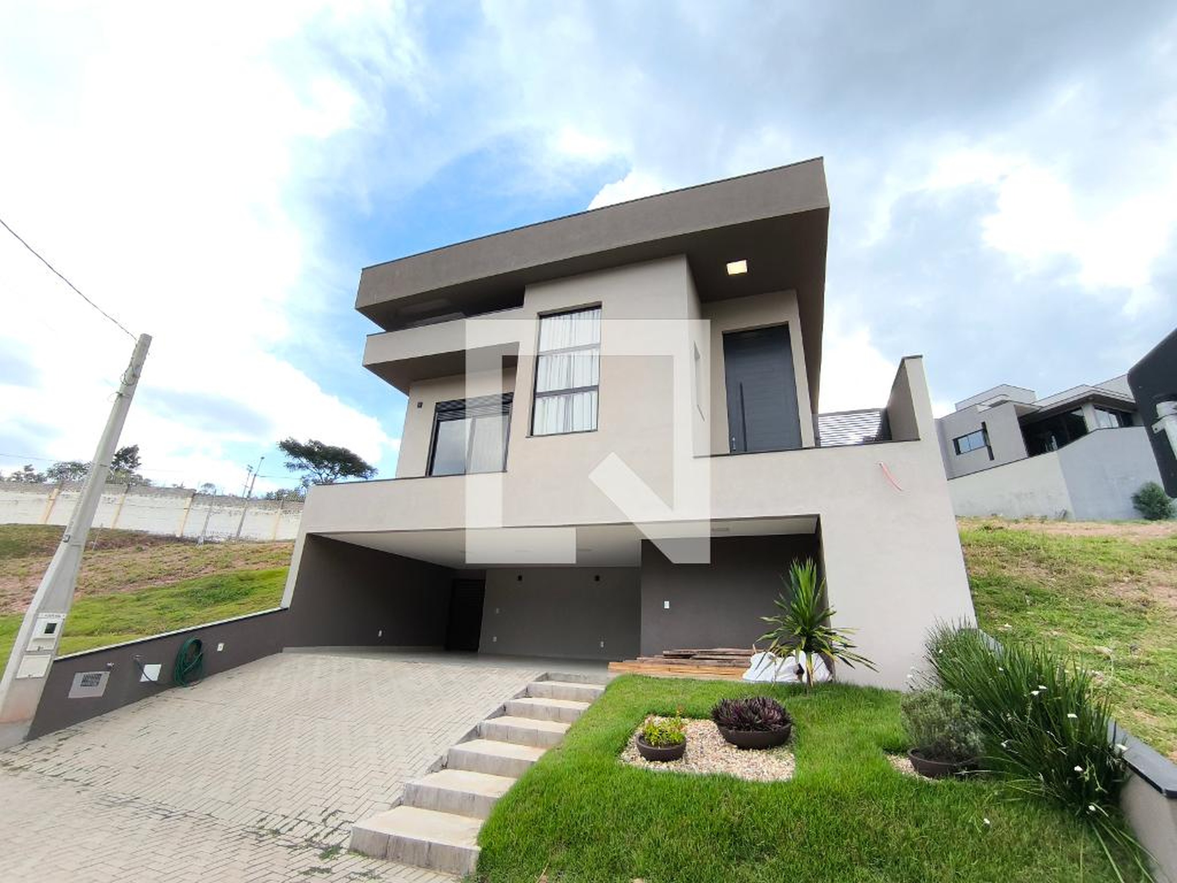 Fachada Condomínio em Rua Luigi Panetta, 308