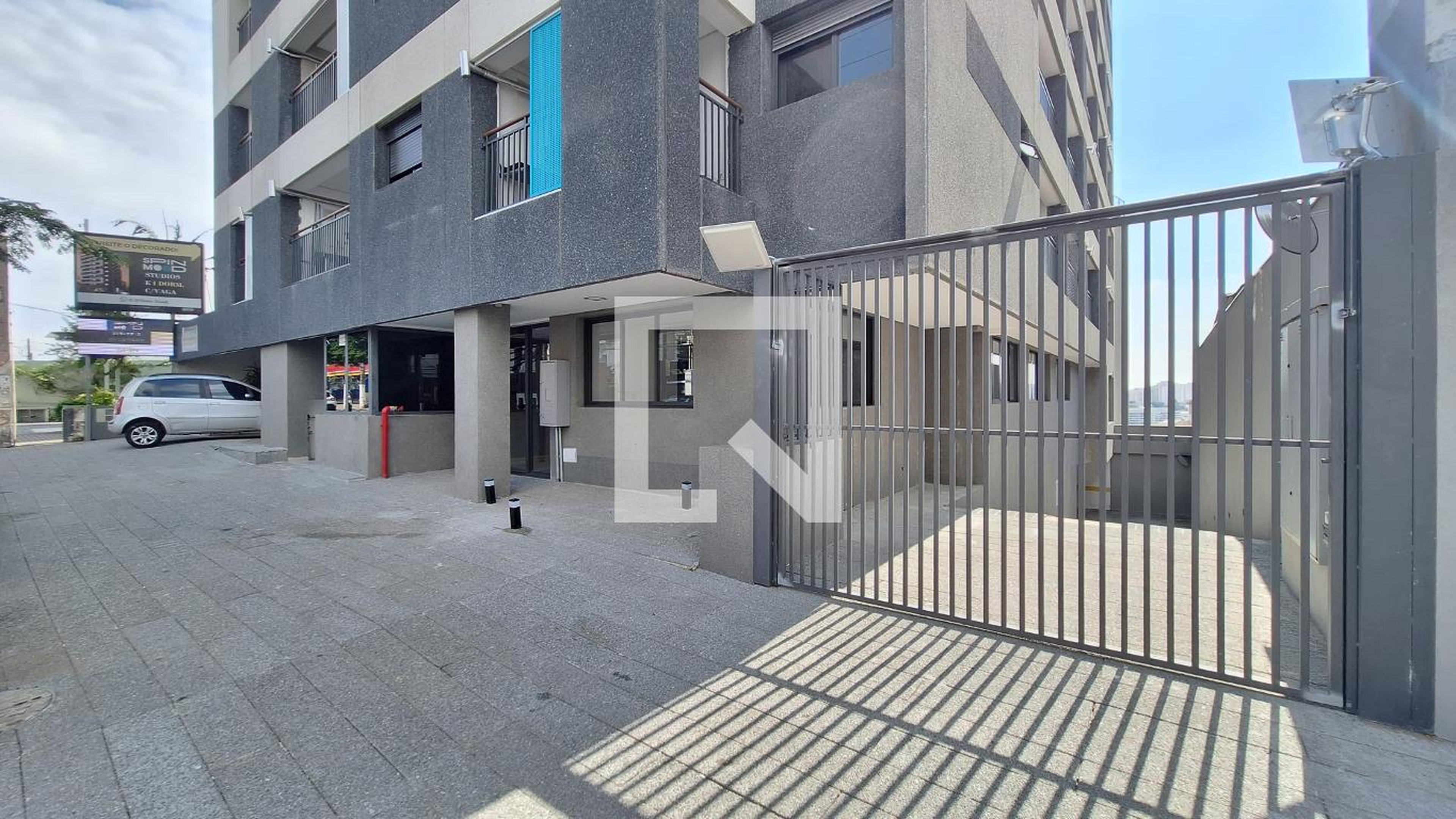 Fachada Condomínio em Rua Heitor Penteado, 1212