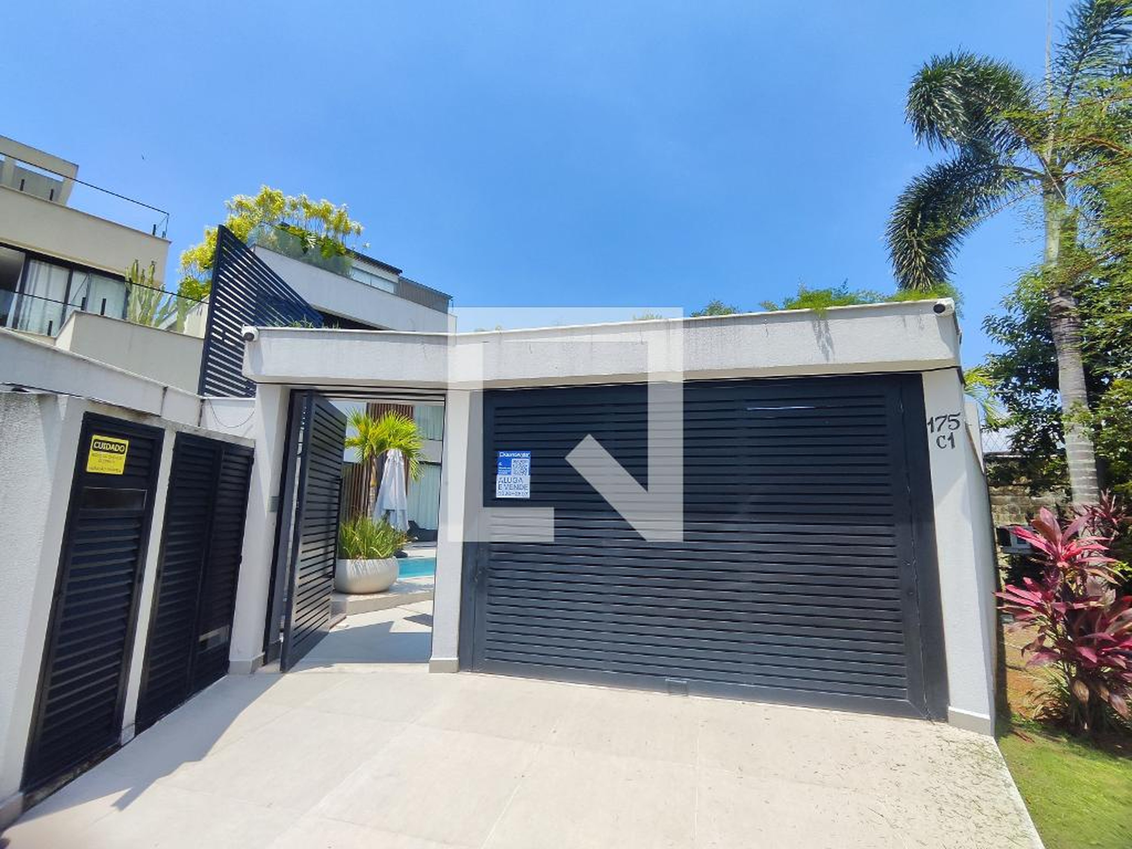 Fachada Condomínio em Rua Newton Cavalcanti, 175