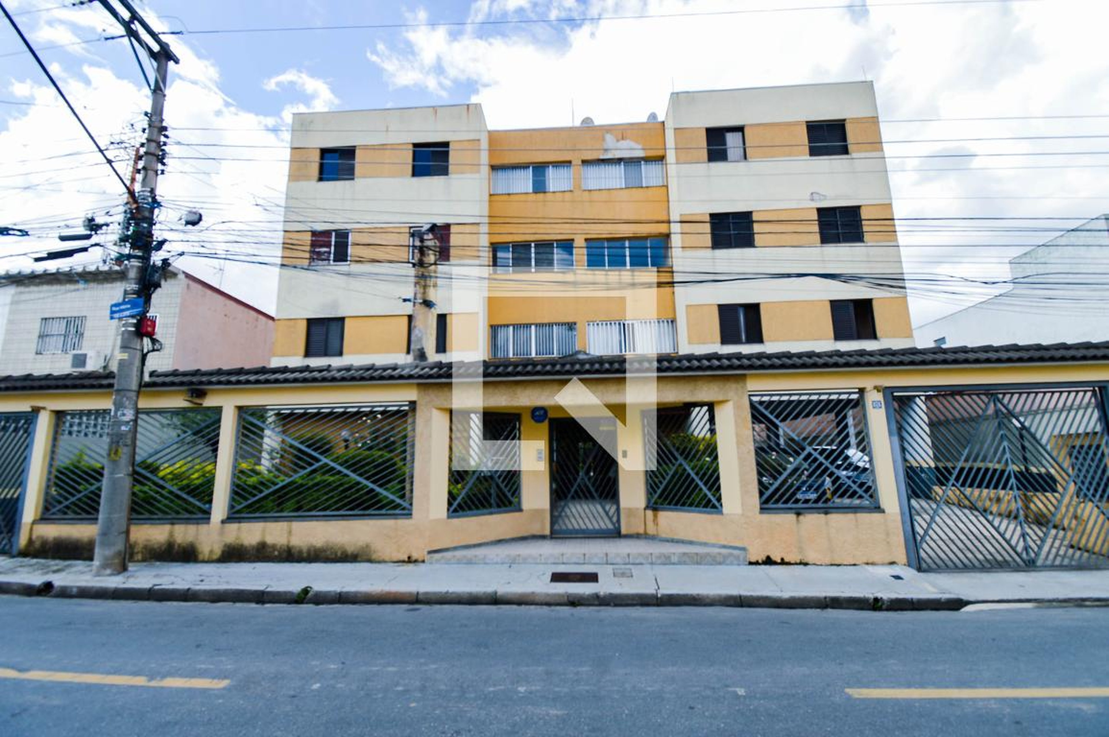 Fachada do Prédio Condomínio em Rua da Vitória, 135