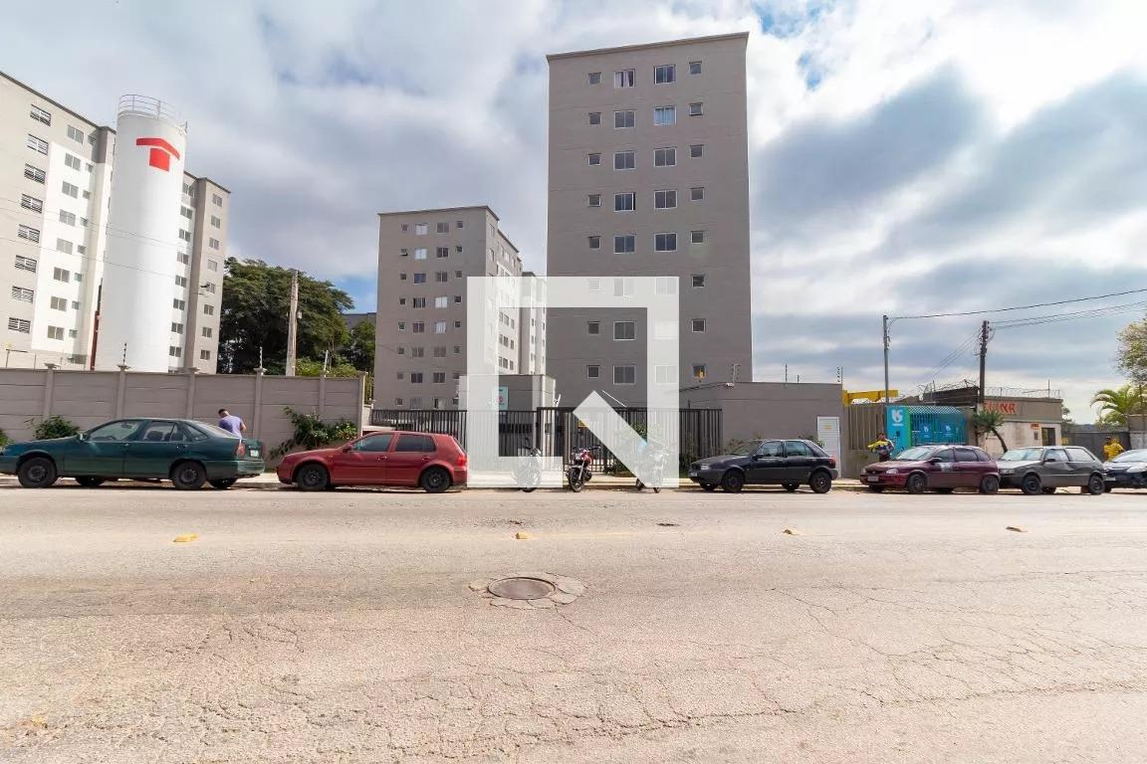 Fachada Condomínio em Avenida Adriano Bertozzi, 752