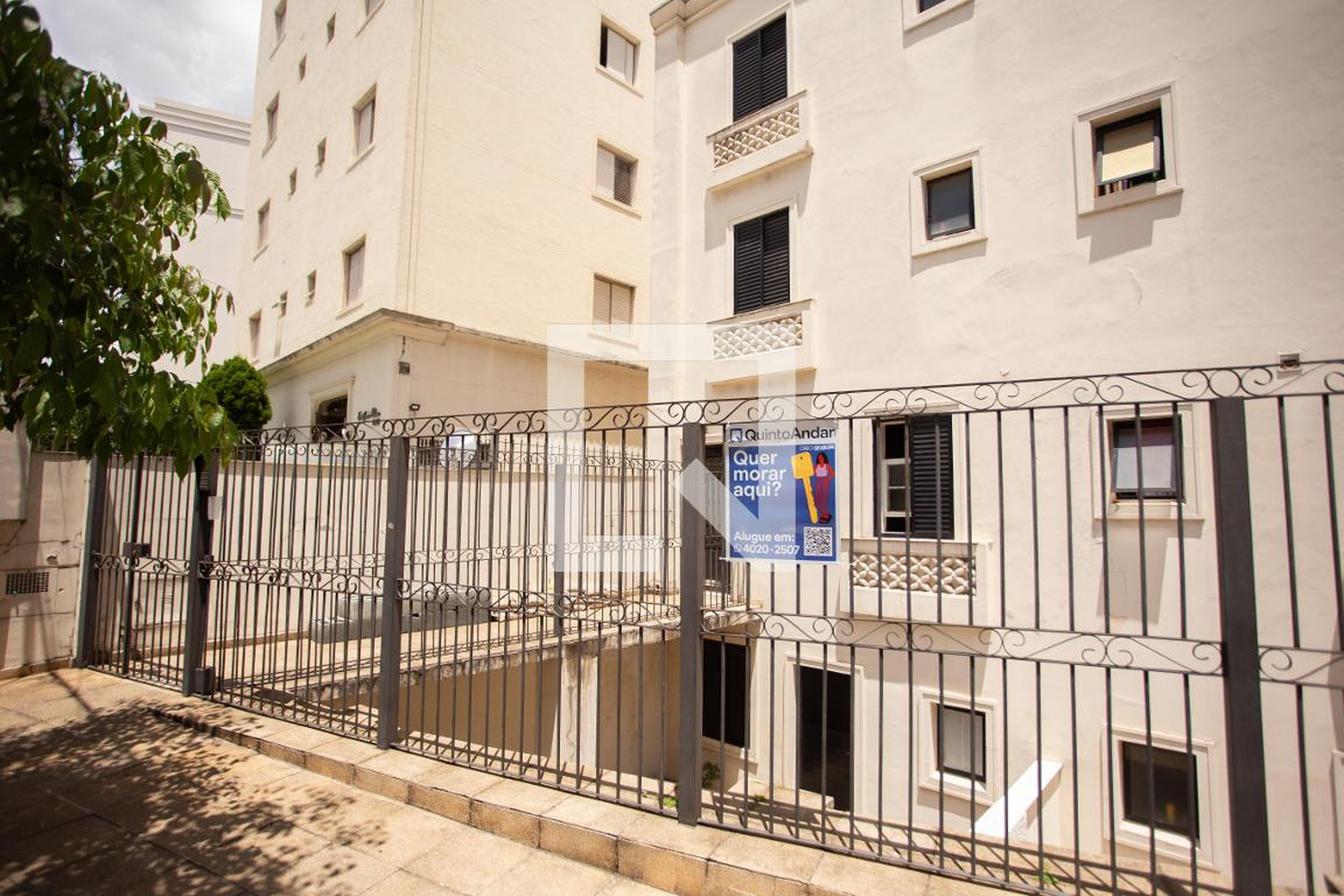 FACHADA Condomínio em Rua Alfredo Pujol, 1343