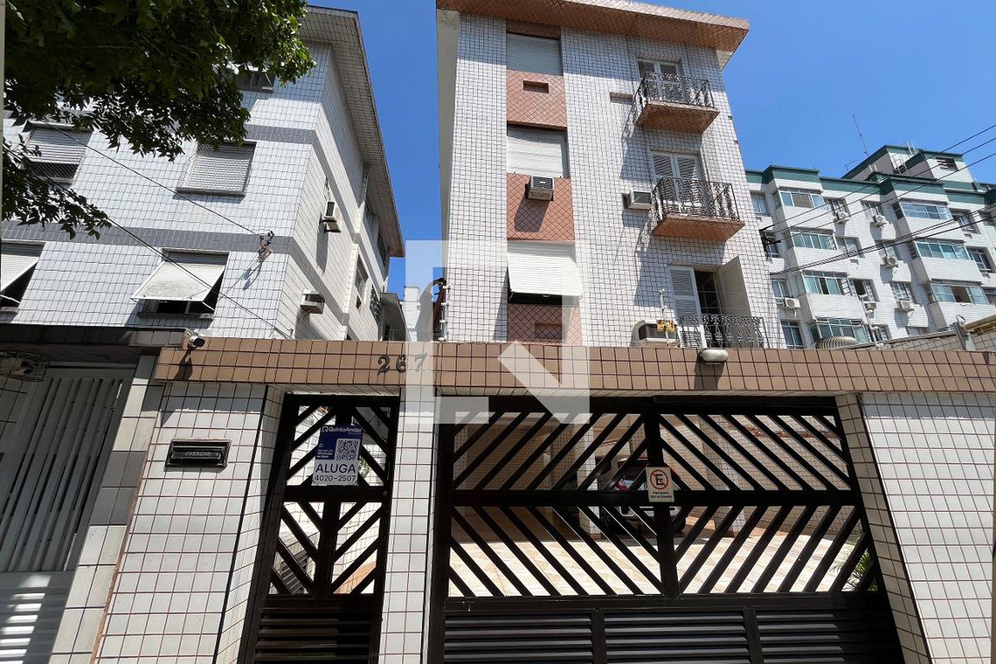 Fachada Condomínio em Rua Alexandre Martins, 267