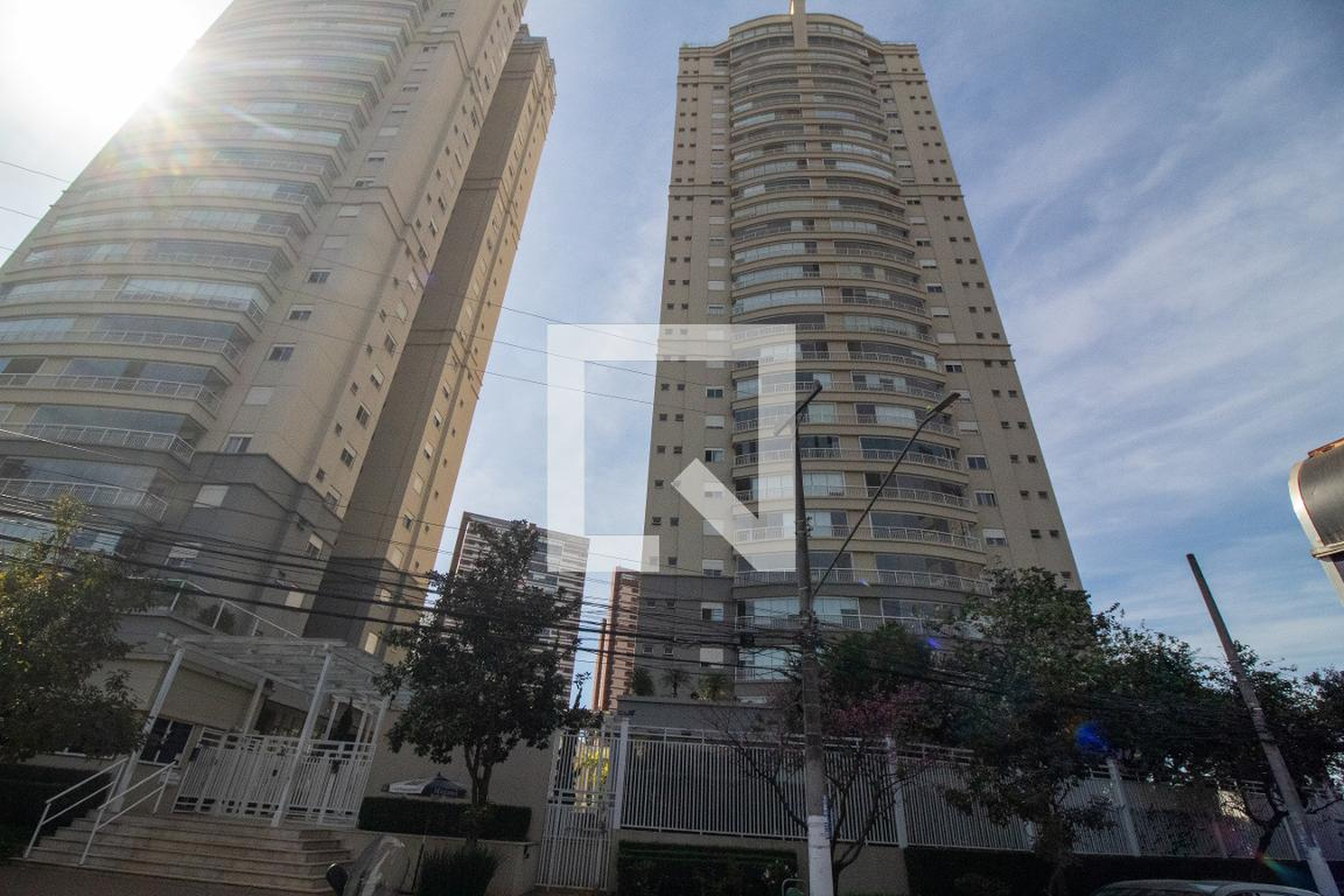 Fachada do Prédio Condomínio Near Granja Julieta