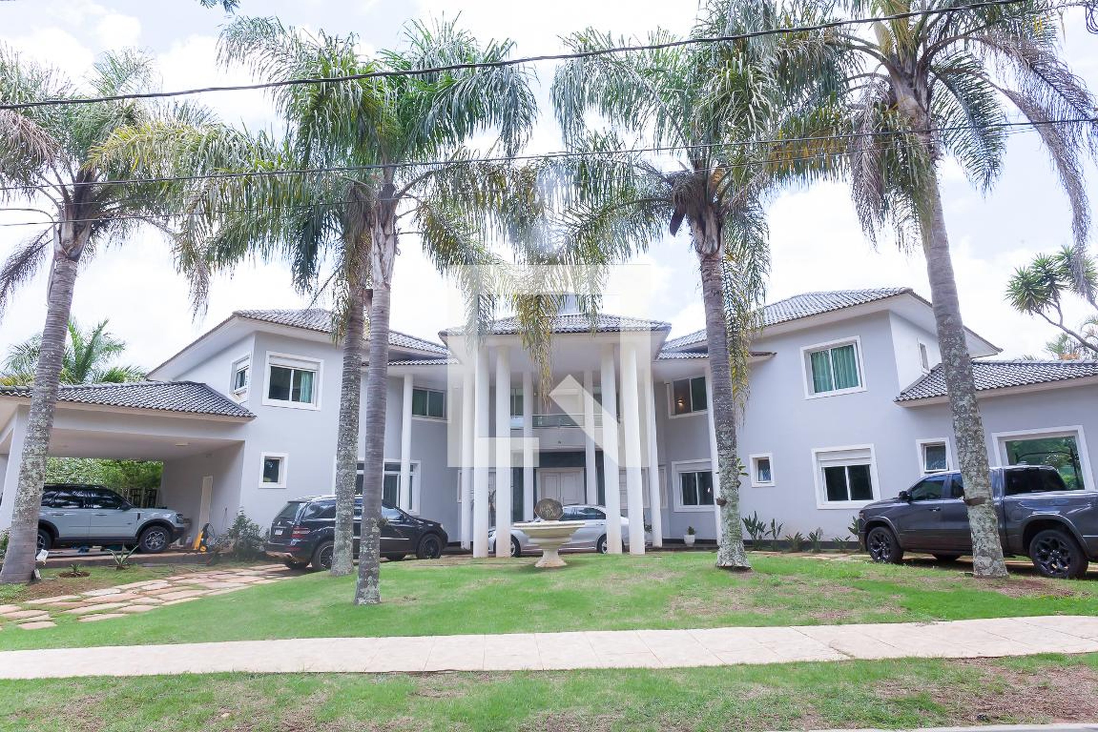 Fachada Condomínio em Alameda dos Inconfidentes, 180