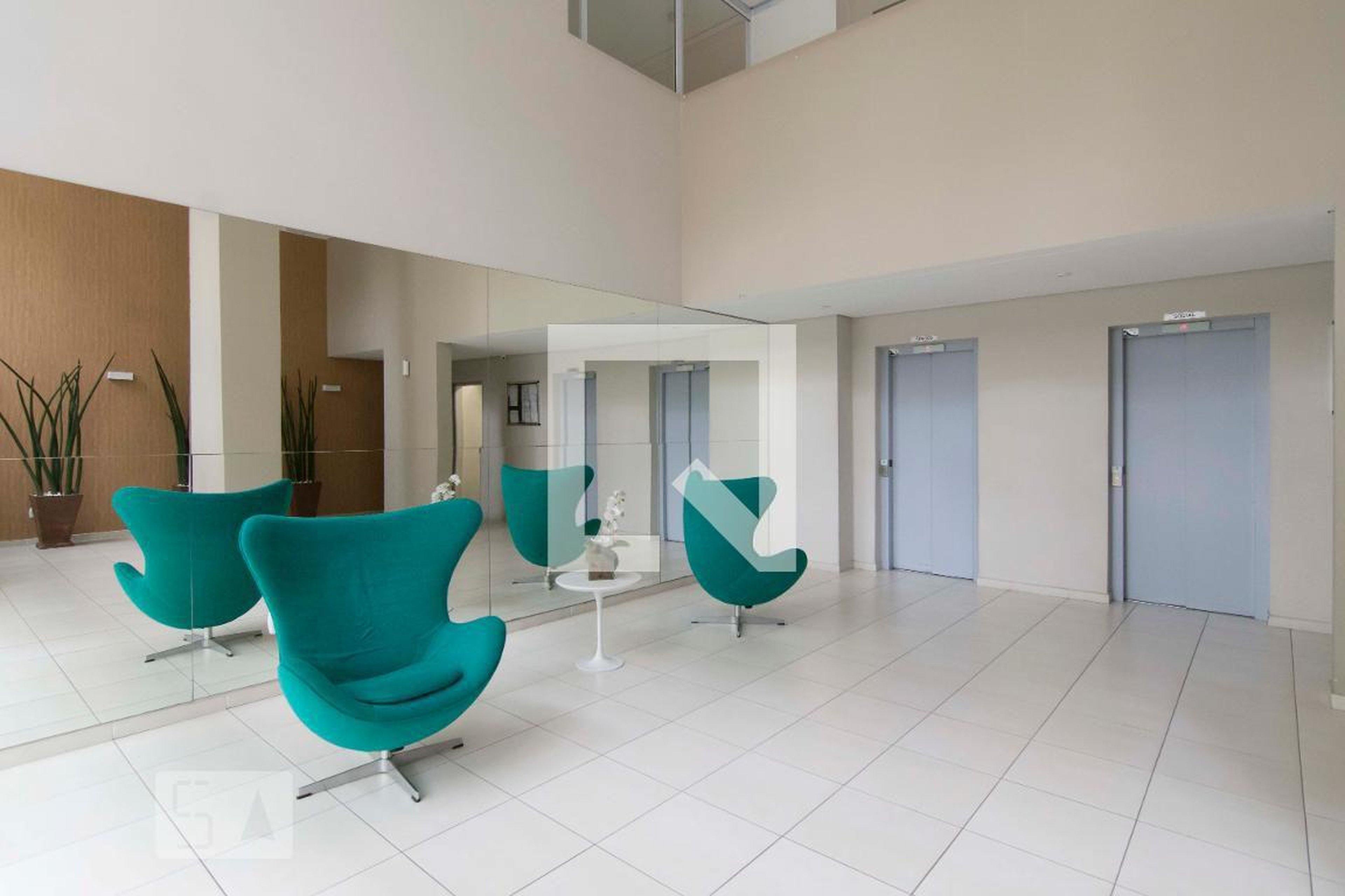 Hall - Maria Eugênia