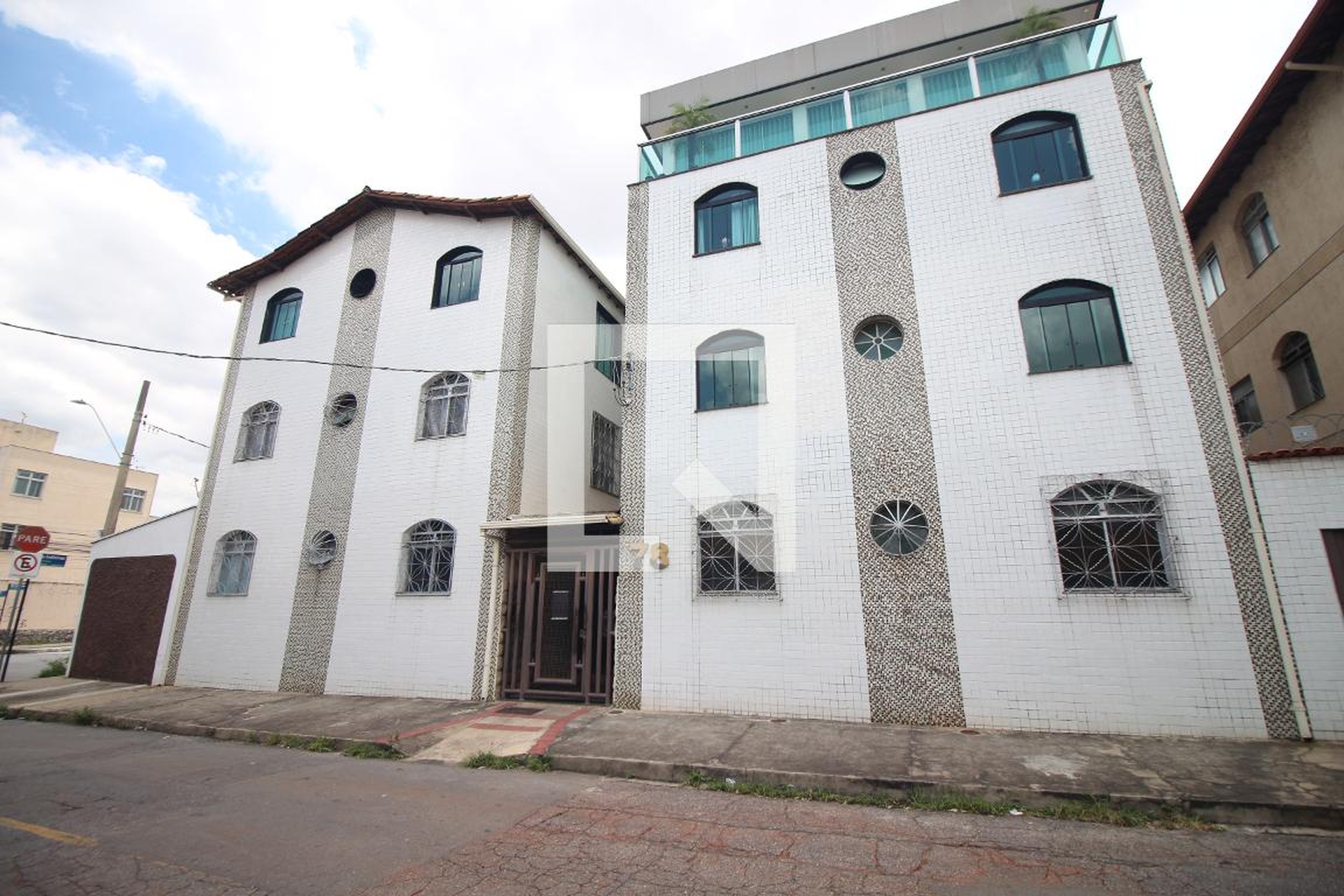 Fachada Condomínio em Rua Irece, 78