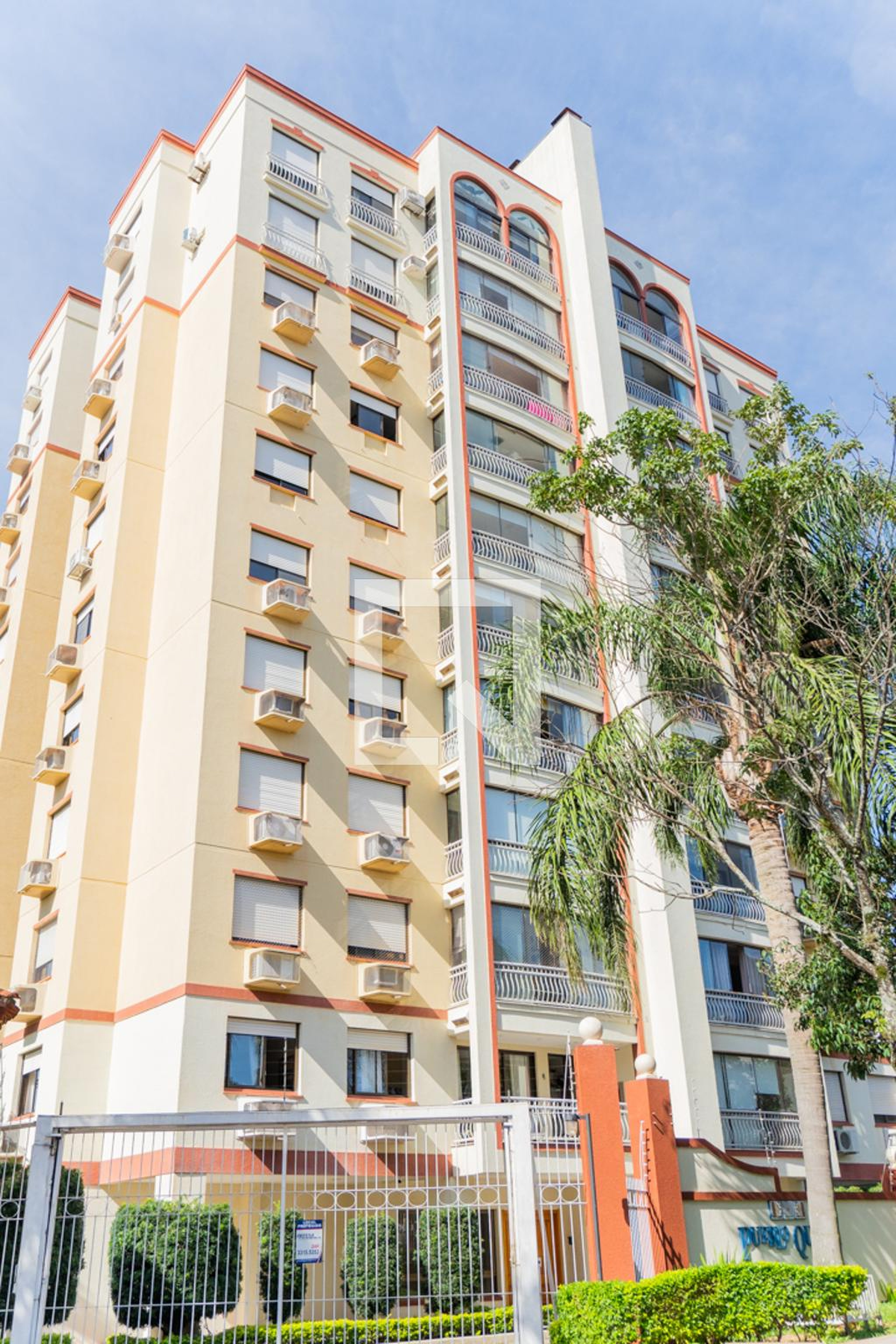 Fachada Condomínio em Rua Bispo Willian Thomas, 260