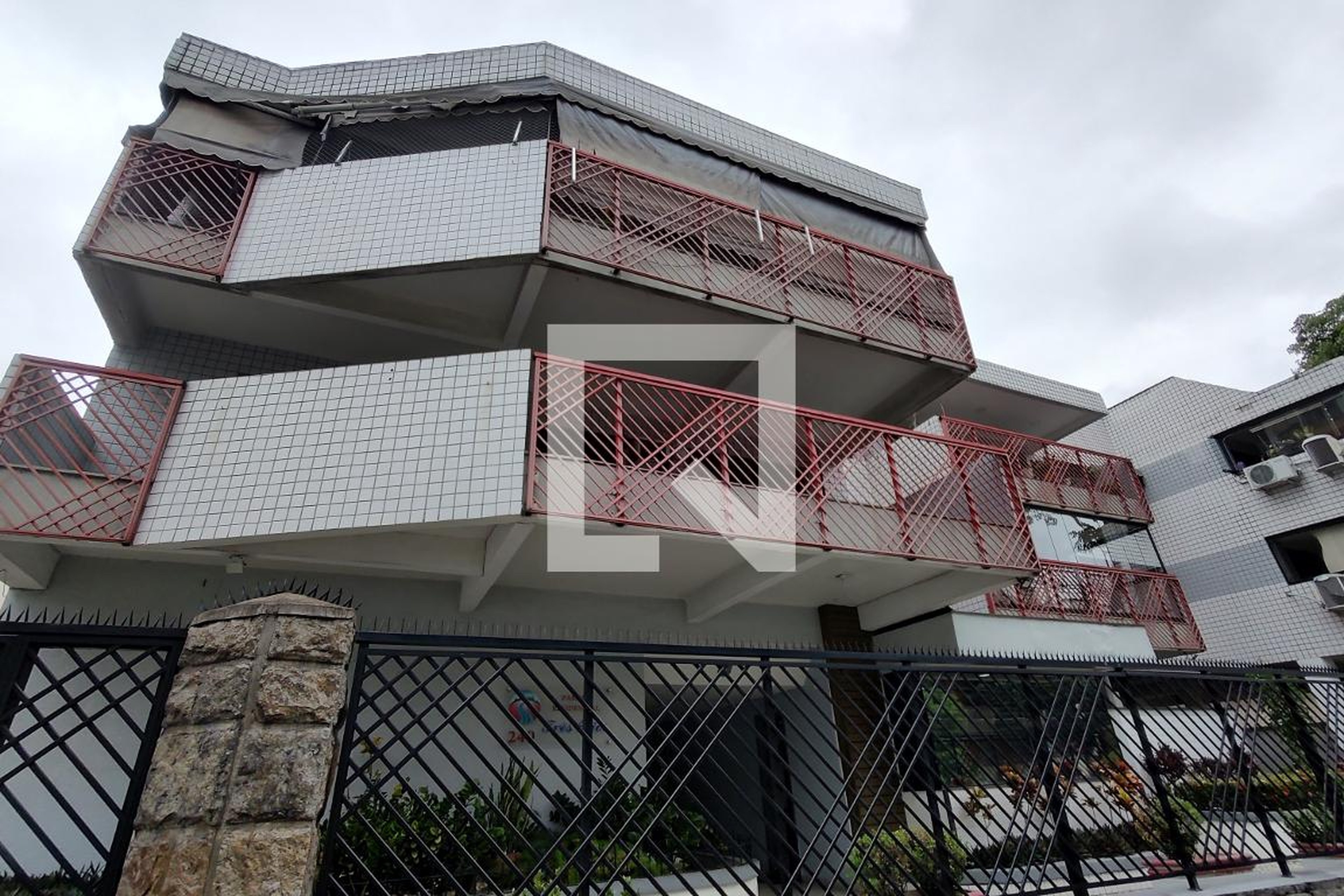 Fachada do condomínio Edifício Parque Três Rios