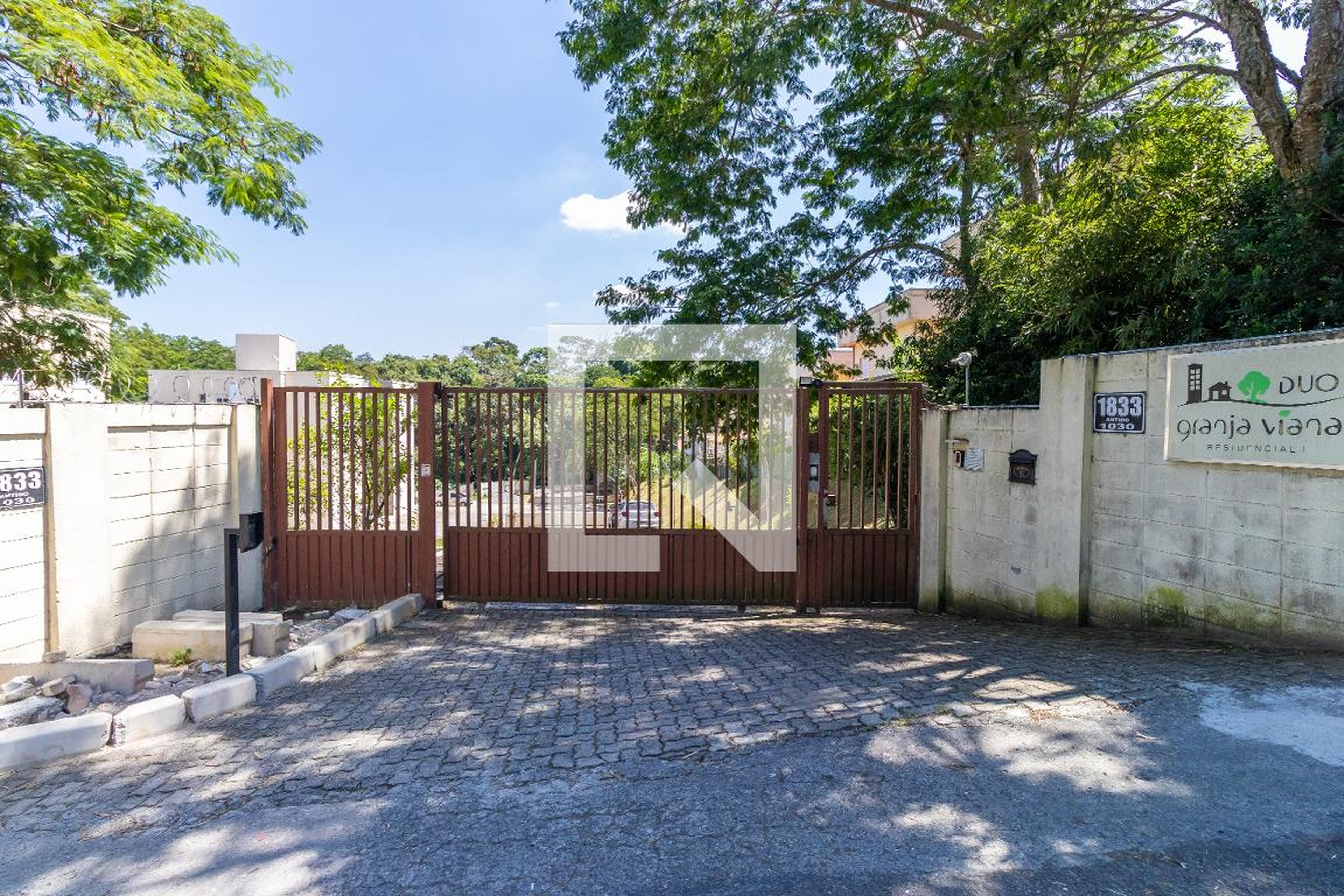 Fachada do condomínio Condomínio Duo Granja Viana