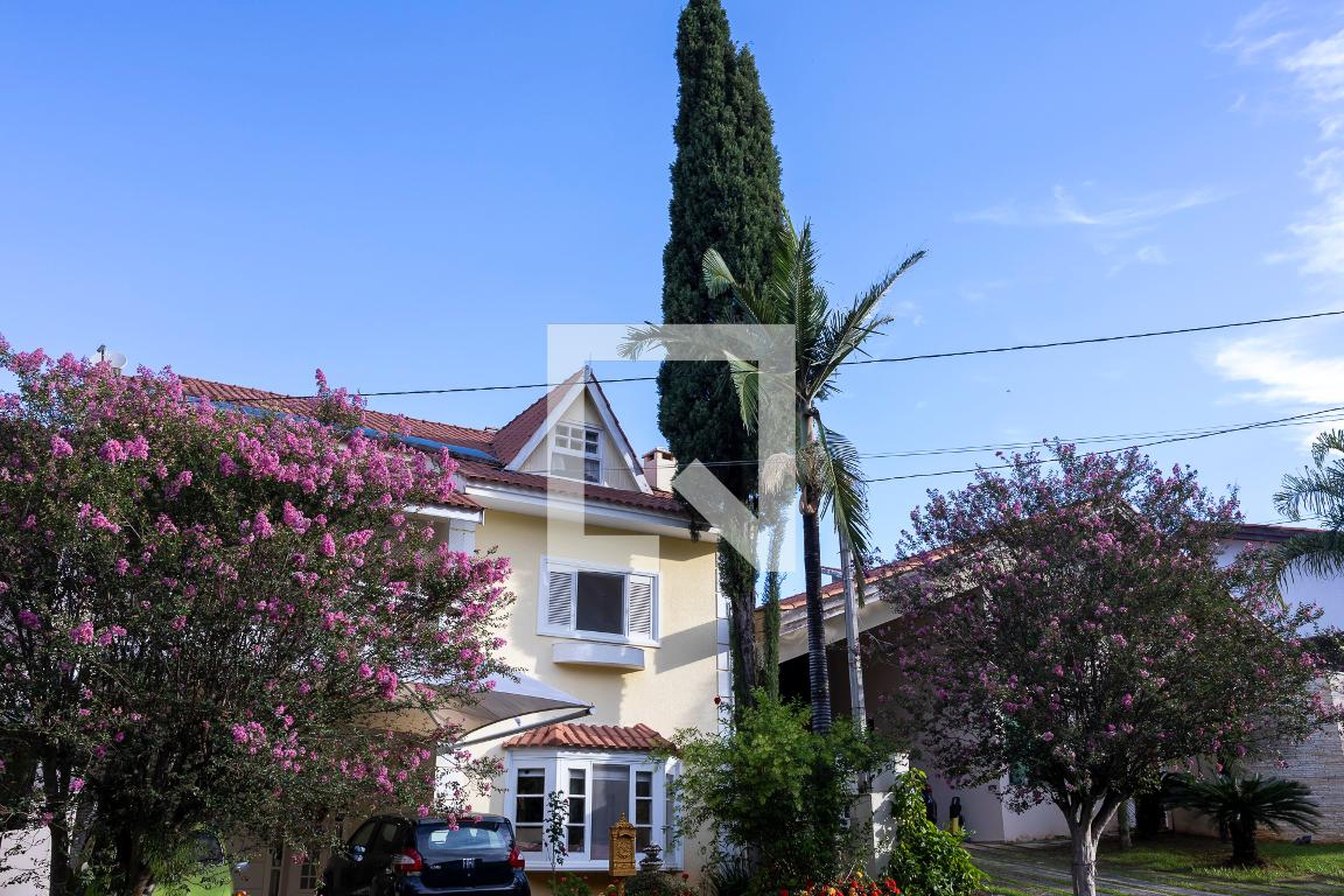 Fachada Condomínio em Rua Edward Martins, 116