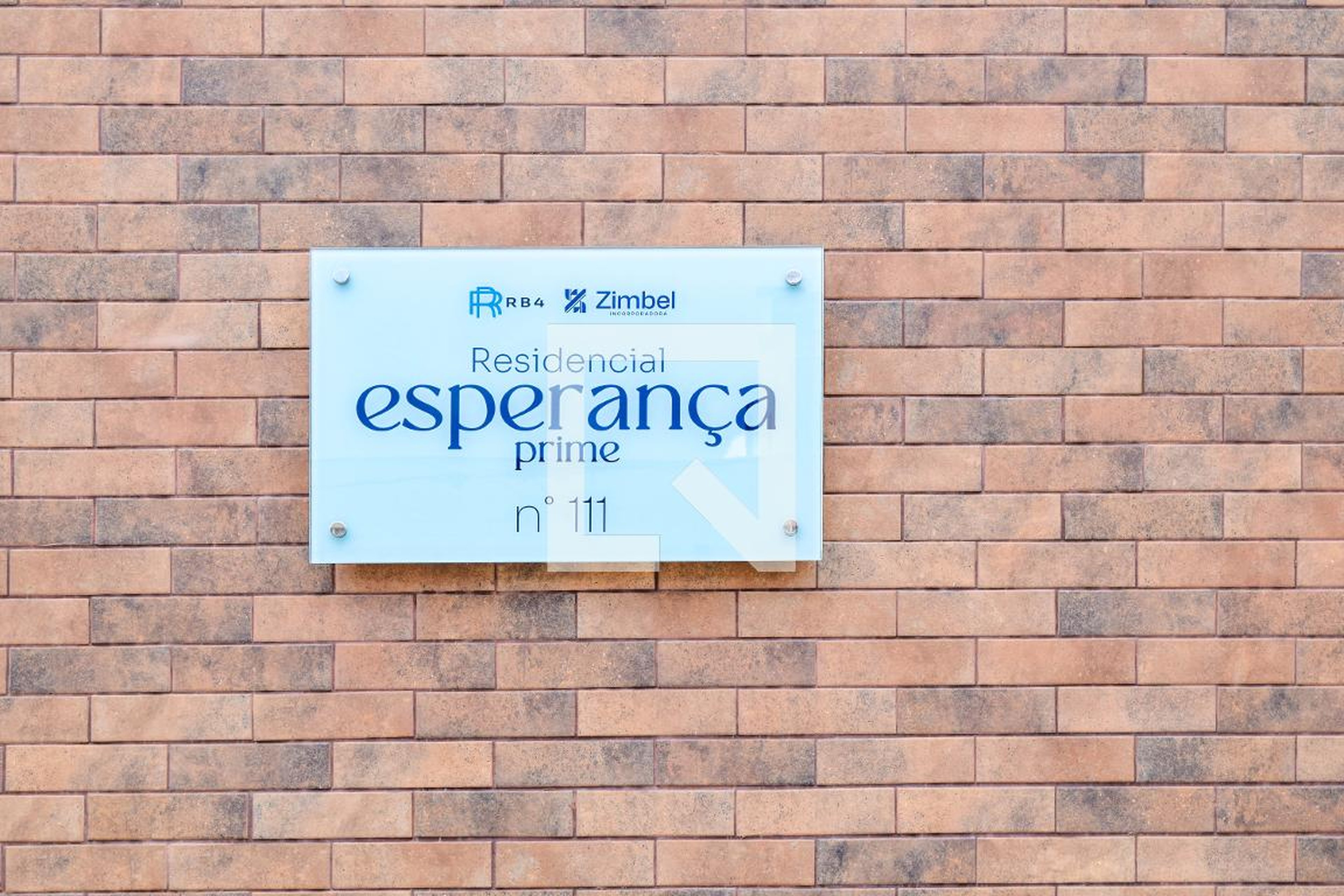 Fachada Condomínio em Rua Aquirás, 111