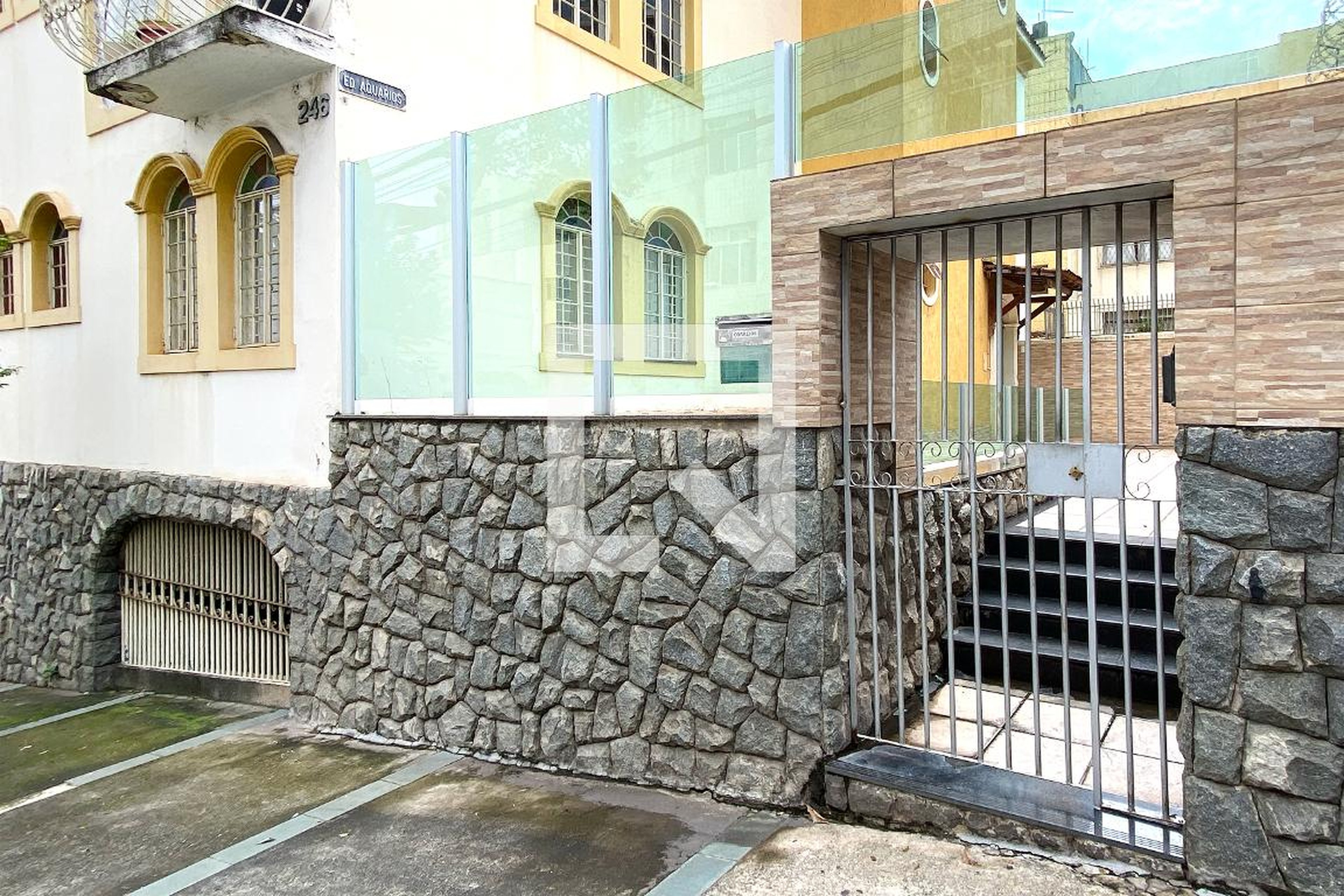 Fachada Condomínio em Rua Nelson Soares de Faria, 246