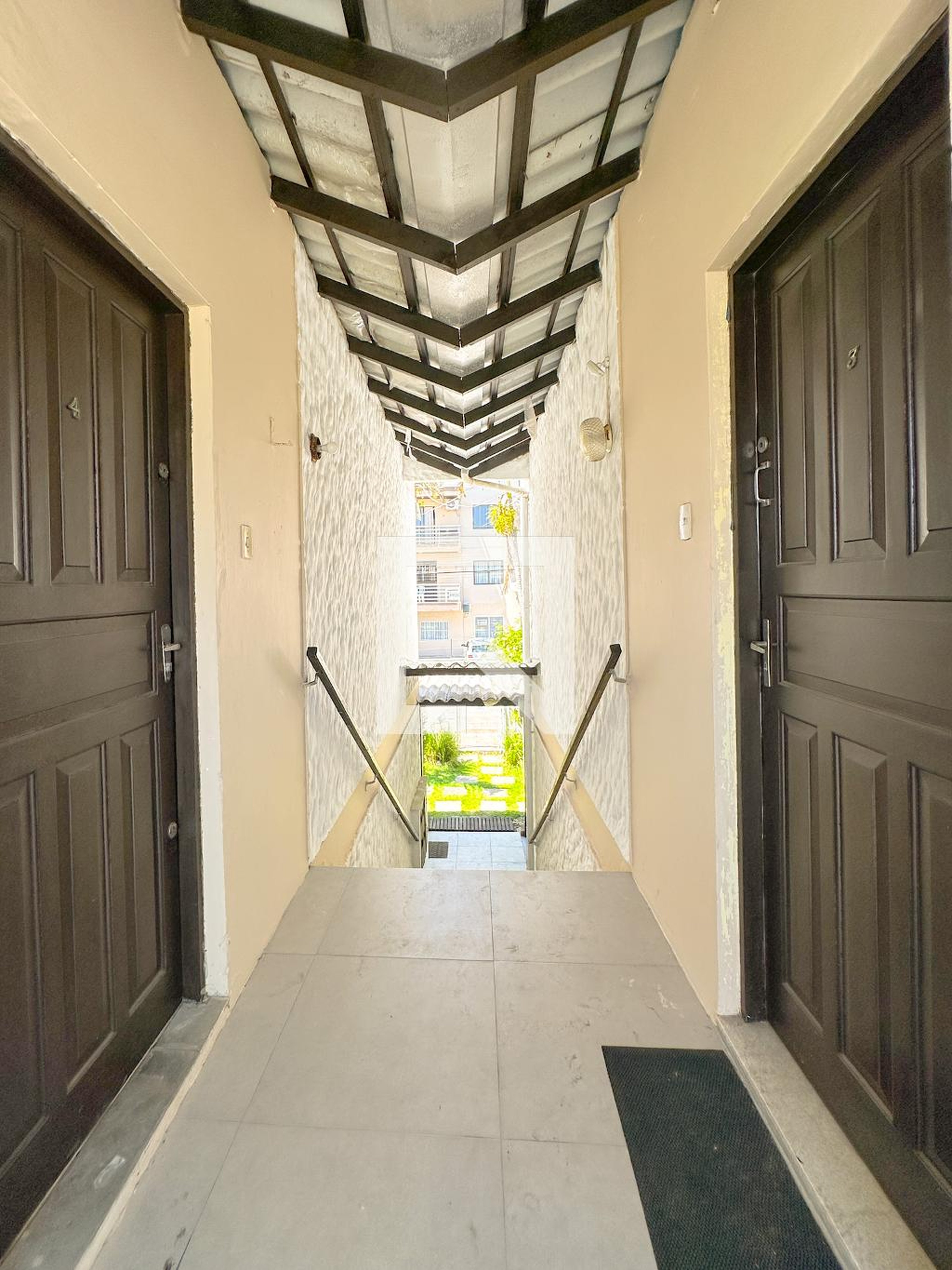 Hall de entrada Condomínio em Rua José Daux, 295