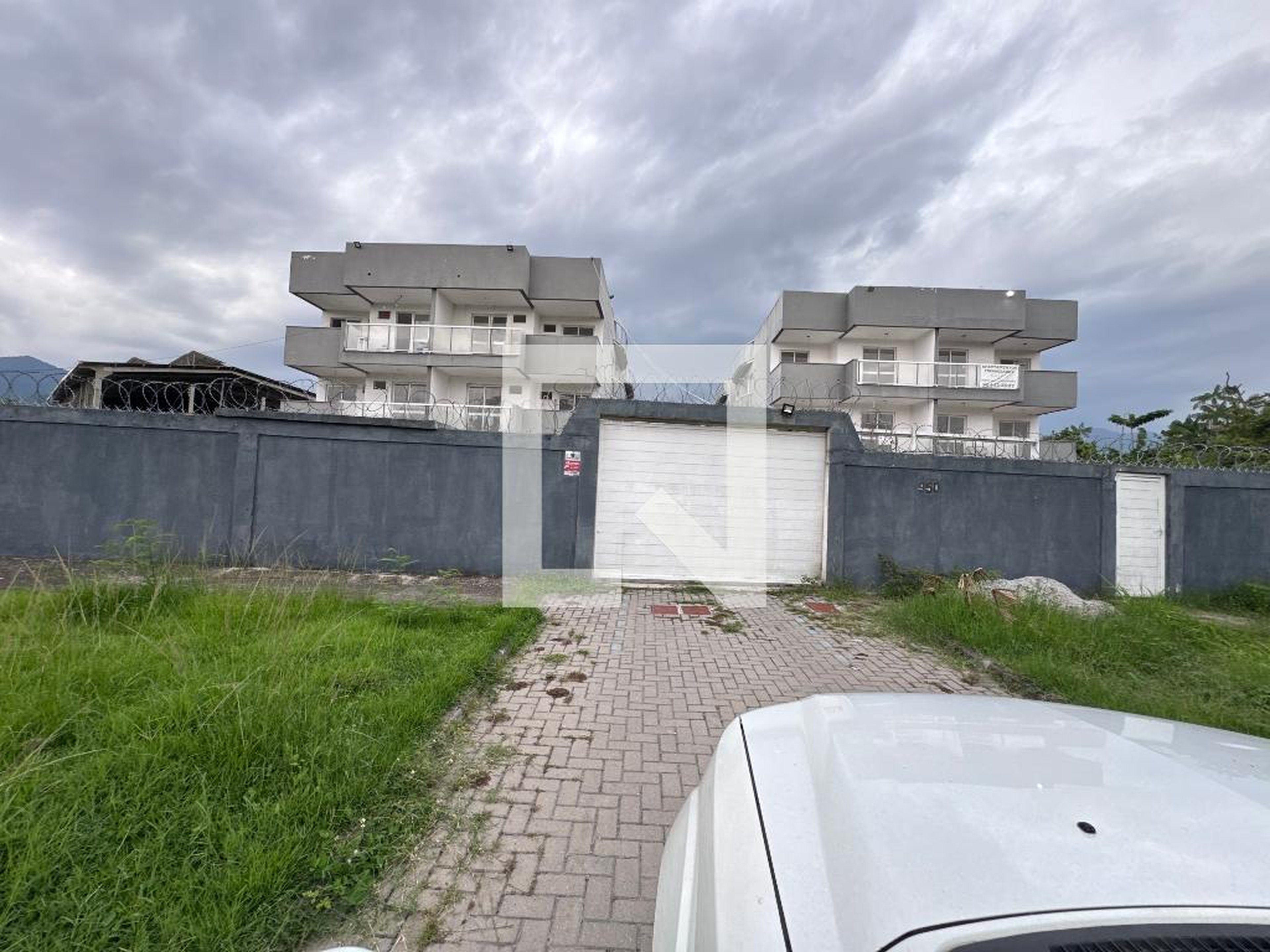 Fachada Condomínio em Estrada do Rio Morto, 950