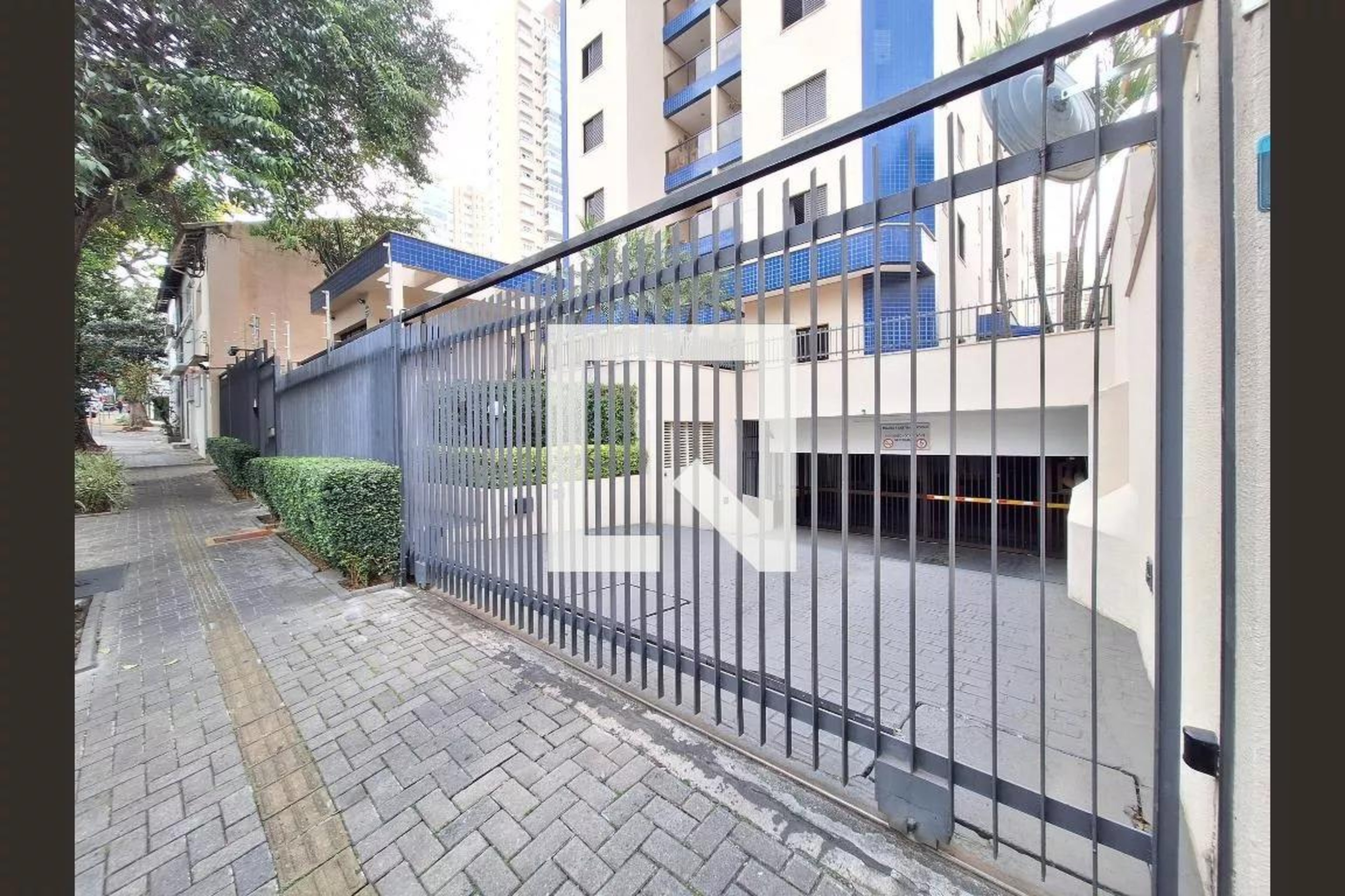 Fachada Condomínio em Rua Doutor Augusto de Miranda, 830