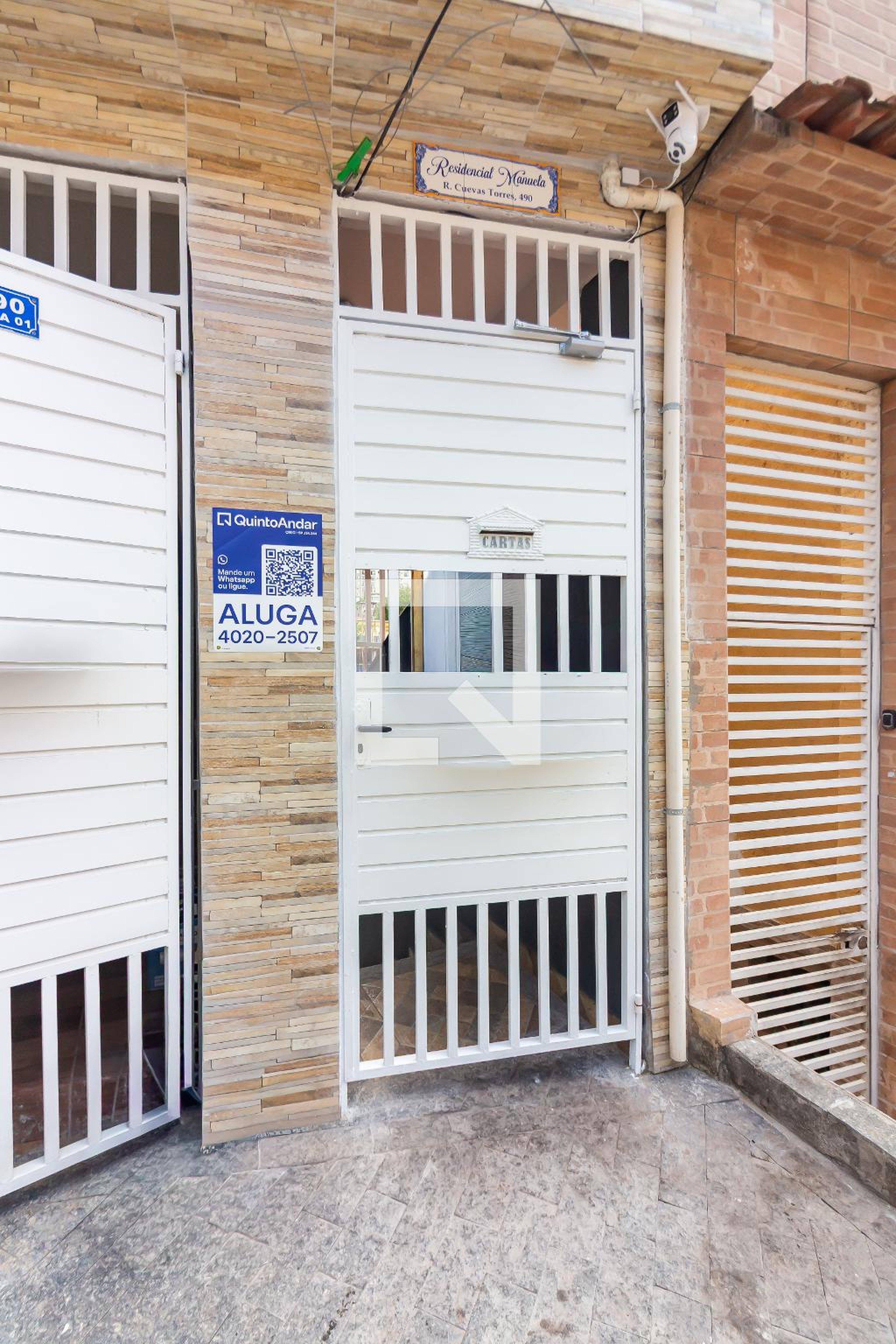 Fachada Condomínio em Rua Cuevas Tôrres, 490