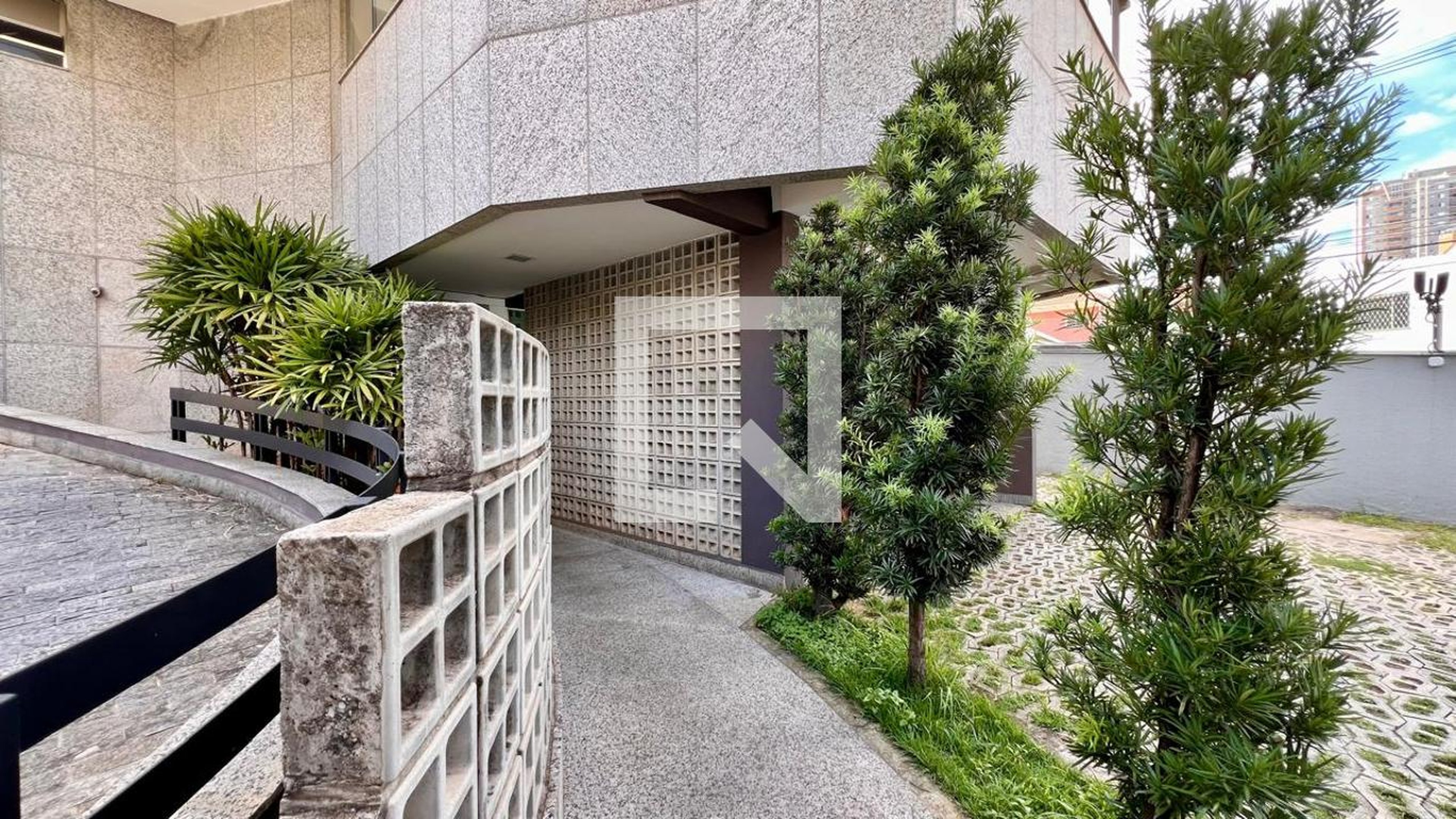 Fachada Condomínio em Rua Ubari, 136