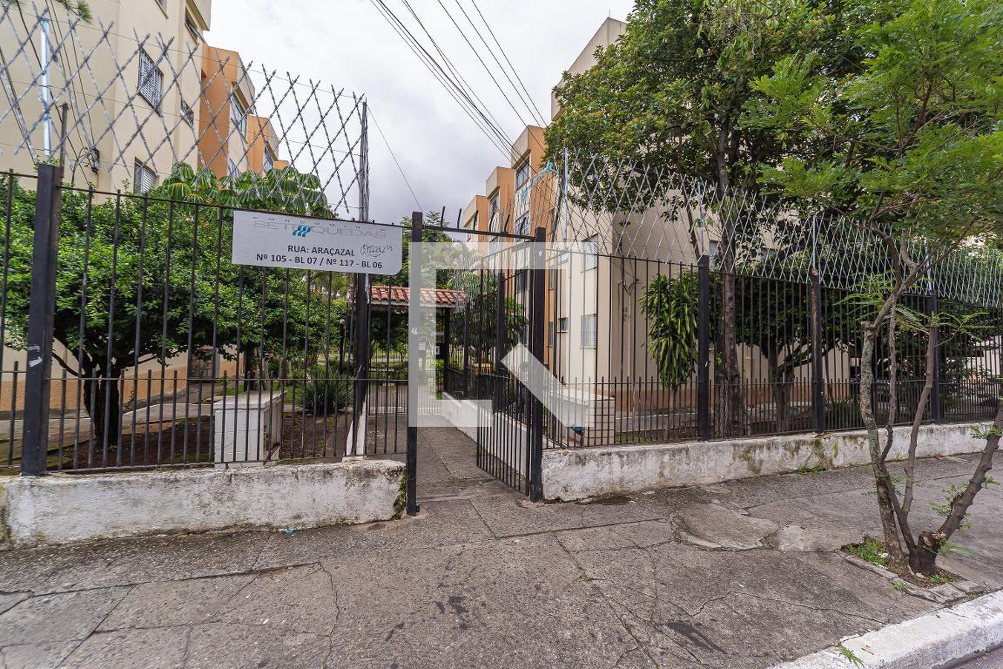 Fachada Condomínio em Rua Araçazal, 117